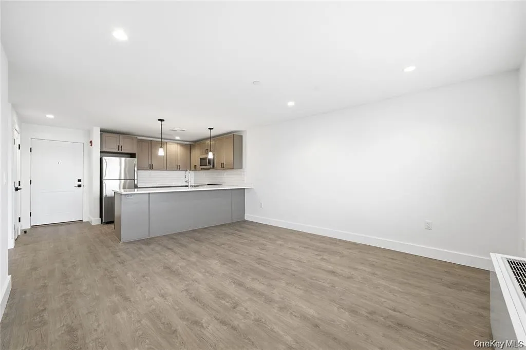 180 Deer Park Avenue, Babylon, NY, 1 Bedroom Bedrooms, 4 Rooms Rooms,1 BathroomBathrooms,Residential Lease,For Rent,Deer Park,0,956934 180 Deer Park Avenue, Babylon, NY, 1 Bedroom Bedrooms, 4 Rooms Rooms,1 BathroomBathrooms,Residential Lease,For Rent,Deer Park,0,956934