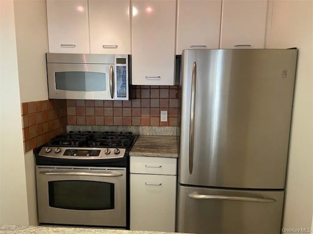4 Martine Avenue, White Plains, NY, 1 Bedroom Bedrooms, 3 Rooms Rooms,1 BathroomBathrooms,Residential Lease,For Rent,Martine,0,956943 4 Martine Avenue, White Plains, NY, 1 Bedroom Bedrooms, 3 Rooms Rooms,1 BathroomBathrooms,Residential Lease,For Rent,Martine,0,956943