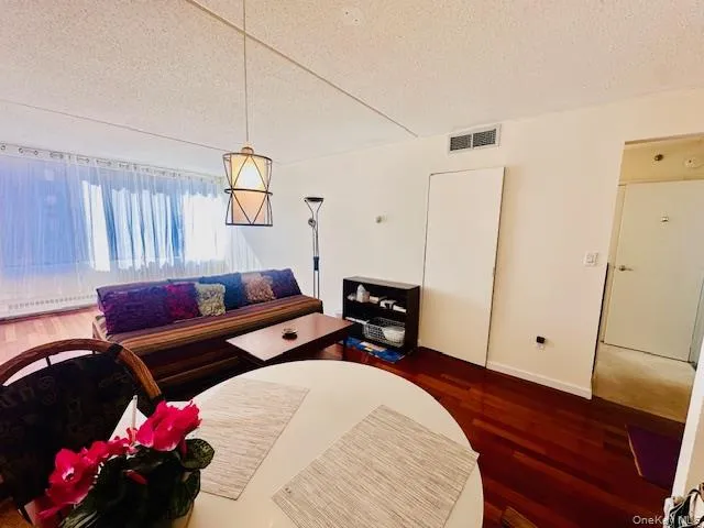 4 Martine Avenue, White Plains, NY, 1 Bedroom Bedrooms, 3 Rooms Rooms,1 BathroomBathrooms,Residential Lease,For Rent,Martine,0,956943 4 Martine Avenue, White Plains, NY, 1 Bedroom Bedrooms, 3 Rooms Rooms,1 BathroomBathrooms,Residential Lease,For Rent,Martine,0,956943