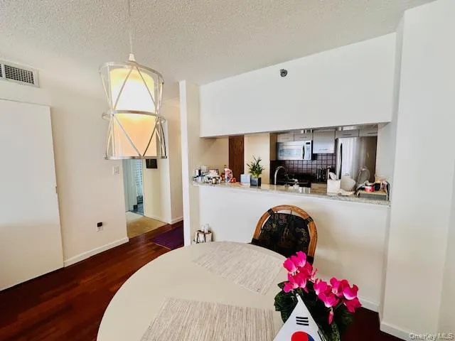 4 Martine Avenue, White Plains, NY, 1 Bedroom Bedrooms, 3 Rooms Rooms,1 BathroomBathrooms,Residential Lease,For Rent,Martine,0,956943 4 Martine Avenue, White Plains, NY, 1 Bedroom Bedrooms, 3 Rooms Rooms,1 BathroomBathrooms,Residential Lease,For Rent,Martine,0,956943