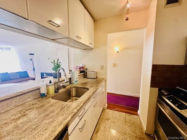 4 Martine Avenue, White Plains, NY, 1 Bedroom Bedrooms, 3 Rooms Rooms,1 BathroomBathrooms,Residential Lease,For Rent,Martine,0,956943 4 Martine Avenue, White Plains, NY, 1 Bedroom Bedrooms, 3 Rooms Rooms,1 BathroomBathrooms,Residential Lease,For Rent,Martine,0,956943