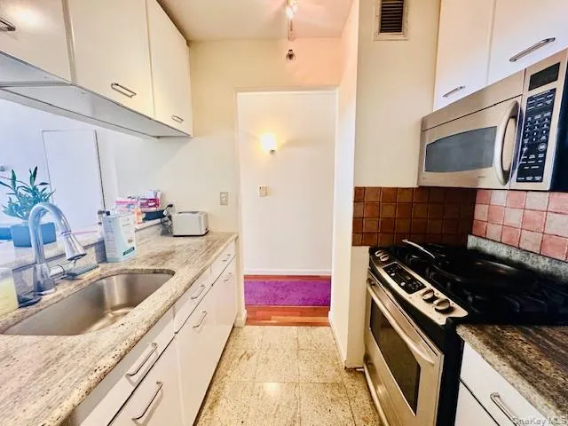 4 Martine Avenue, White Plains, NY, 1 Bedroom Bedrooms, 3 Rooms Rooms,1 BathroomBathrooms,Residential Lease,For Rent,Martine,0,956943 4 Martine Avenue, White Plains, NY, 1 Bedroom Bedrooms, 3 Rooms Rooms,1 BathroomBathrooms,Residential Lease,For Rent,Martine,0,956943