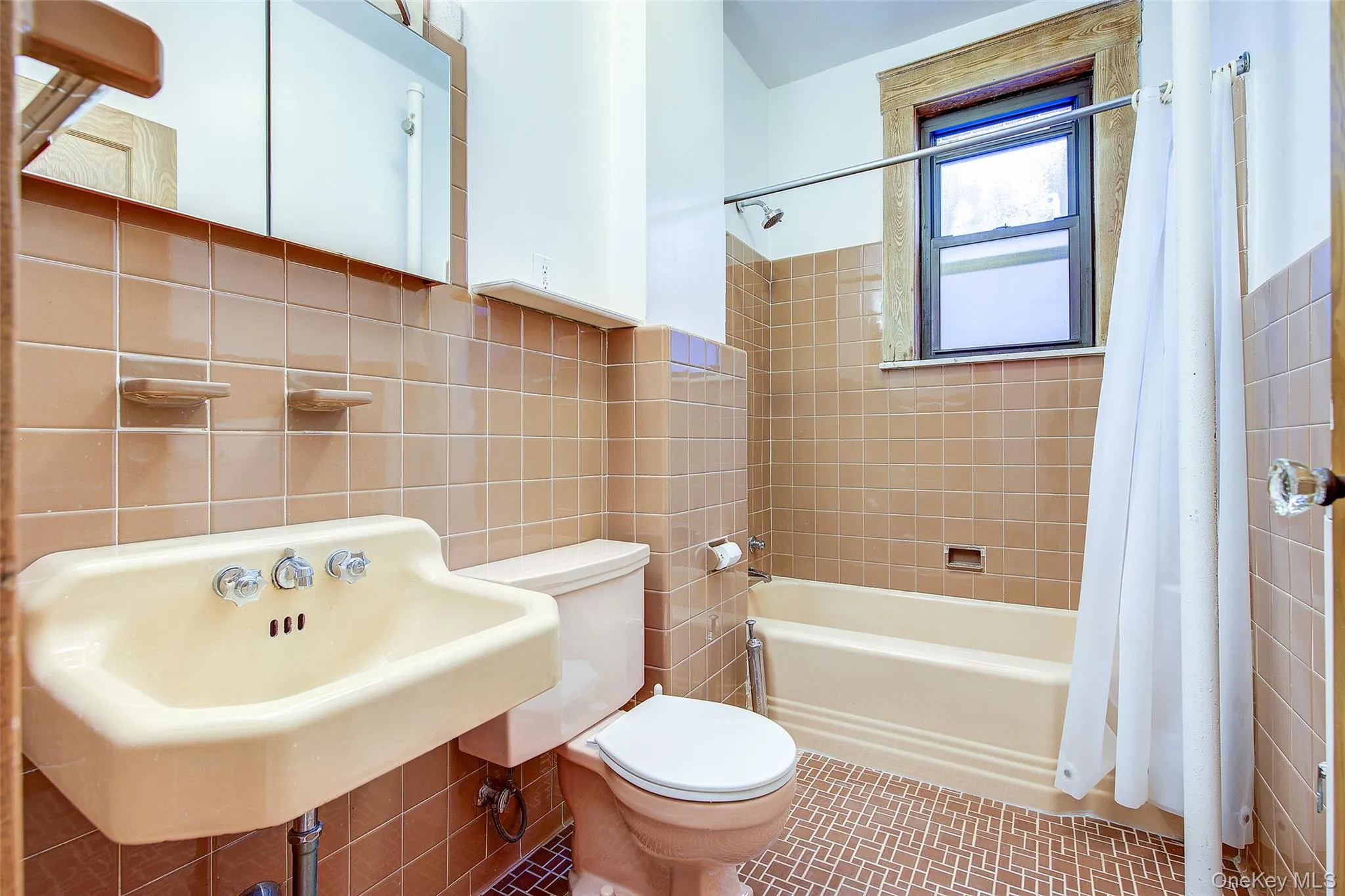 33-11 82nd Street, New York, NY, 2 Bedrooms Bedrooms, 5 Rooms Rooms,1 BathroomBathrooms,Residential,For Rent,82nd,0,956964 33-11 82nd Street, New York, NY, 2 Bedrooms Bedrooms, 5 Rooms Rooms,1 BathroomBathrooms,Residential,For Rent,82nd,0,956964