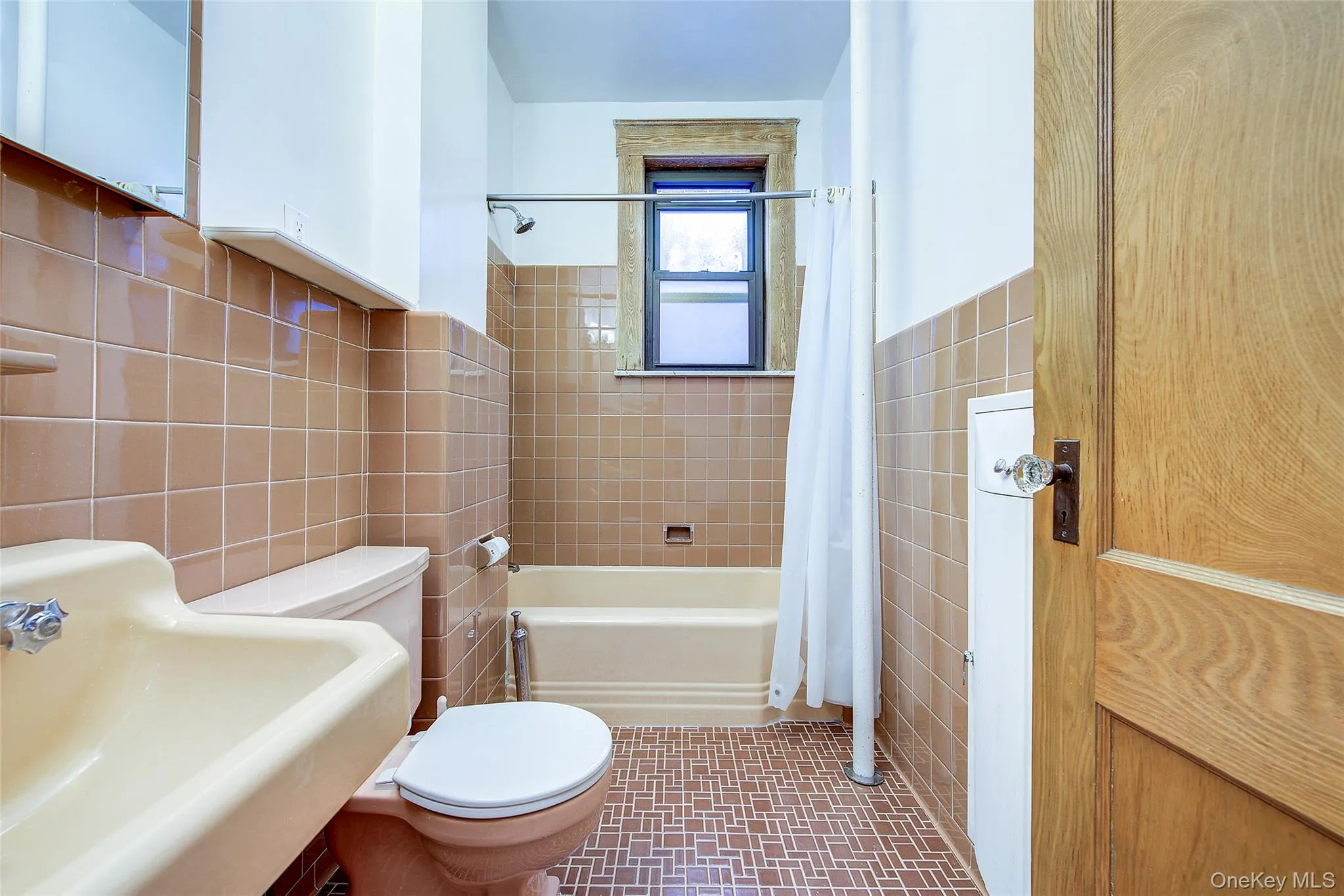33-11 82nd Street, New York, NY, 2 Bedrooms Bedrooms, 5 Rooms Rooms,1 BathroomBathrooms,Residential,For Rent,82nd,0,956964 33-11 82nd Street, New York, NY, 2 Bedrooms Bedrooms, 5 Rooms Rooms,1 BathroomBathrooms,Residential,For Rent,82nd,0,956964
