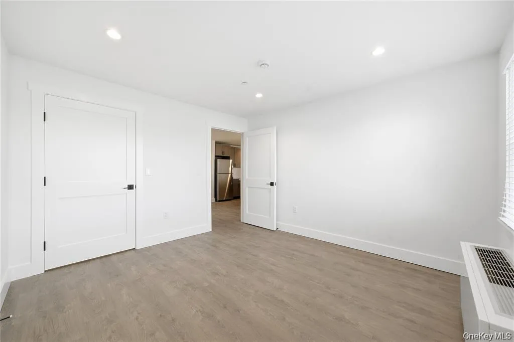 180 Deer Park Avenue, Babylon, NY, 1 Bedroom Bedrooms, 4 Rooms Rooms,1 BathroomBathrooms,Residential Lease,For Rent,Deer Park,0,956972 180 Deer Park Avenue, Babylon, NY, 1 Bedroom Bedrooms, 4 Rooms Rooms,1 BathroomBathrooms,Residential Lease,For Rent,Deer Park,0,956972