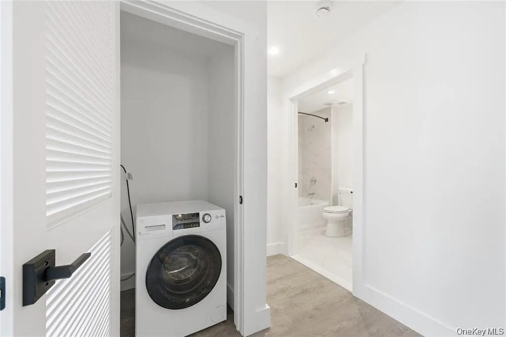 180 Deer Park Avenue, Babylon, NY, 1 Bedroom Bedrooms, 4 Rooms Rooms,1 BathroomBathrooms,Residential Lease,For Rent,Deer Park,0,956972 180 Deer Park Avenue, Babylon, NY, 1 Bedroom Bedrooms, 4 Rooms Rooms,1 BathroomBathrooms,Residential Lease,For Rent,Deer Park,0,956972