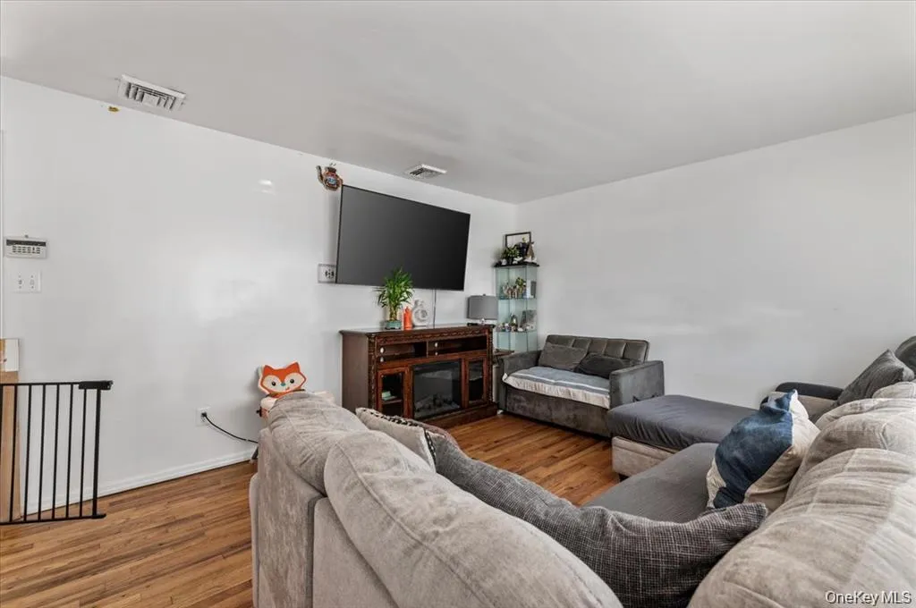 22 Hudson Place, Hempstead, NY, 6 Bedrooms Bedrooms, 8 Rooms Rooms,2 BathroomsBathrooms,Residential Lease,Idx,Hudson,0,956997 22 Hudson Place, Hempstead, NY, 6 Bedrooms Bedrooms, 8 Rooms Rooms,2 BathroomsBathrooms,Residential Lease,Idx,Hudson,0,956997