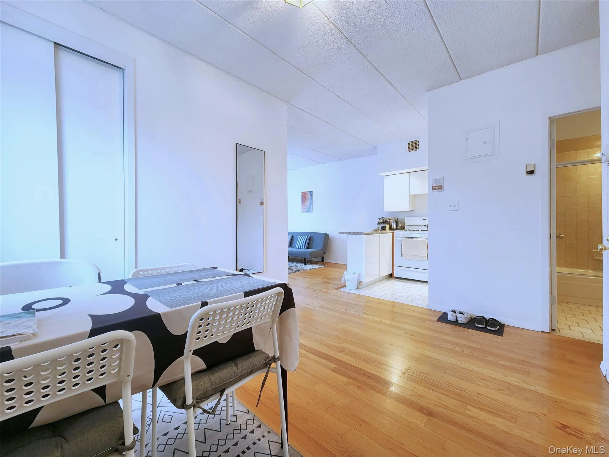 149-15 Barclay Avenue, New York, NY, 1 Bedroom Bedrooms, 4 Rooms Rooms,1 BathroomBathrooms,Residential Lease,For Rent,Barclay,0,957028 149-15 Barclay Avenue, New York, NY, 1 Bedroom Bedrooms, 4 Rooms Rooms,1 BathroomBathrooms,Residential Lease,For Rent,Barclay,0,957028