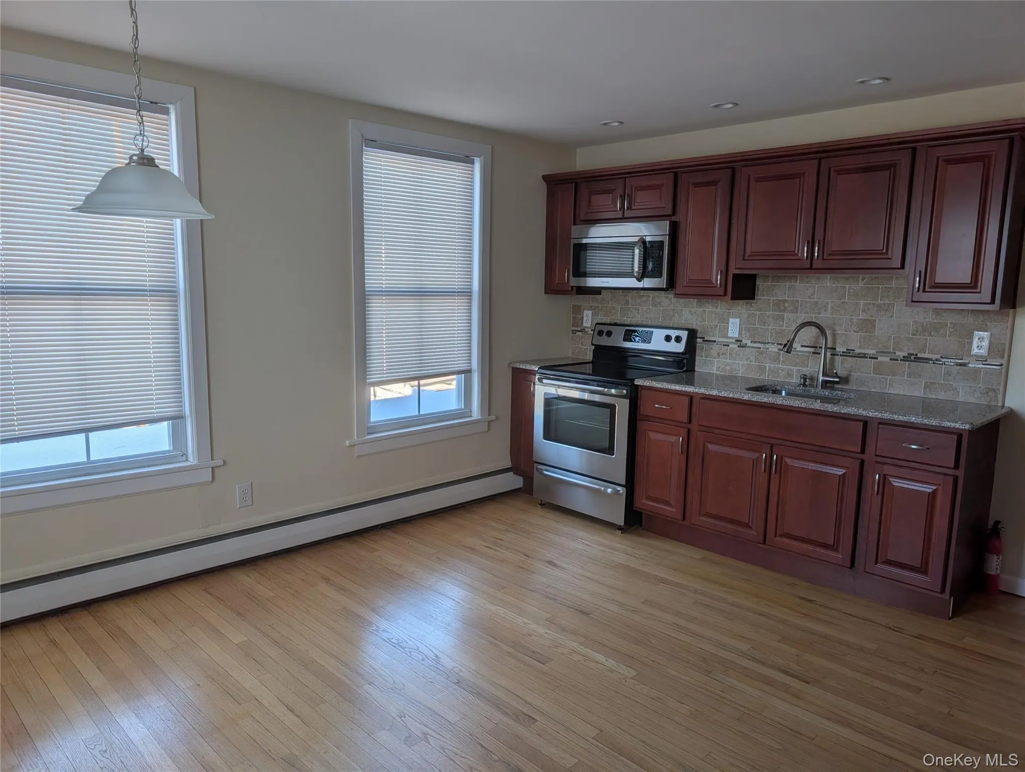 21 Oakland Avenue, Warwick (town), NY, 1 Bedroom Bedrooms, 4 Rooms Rooms,1 BathroomBathrooms,Residential Lease,For Rent,Oakland,0,957057 21 Oakland Avenue, Warwick (town), NY, 1 Bedroom Bedrooms, 4 Rooms Rooms,1 BathroomBathrooms,Residential Lease,For Rent,Oakland,0,957057