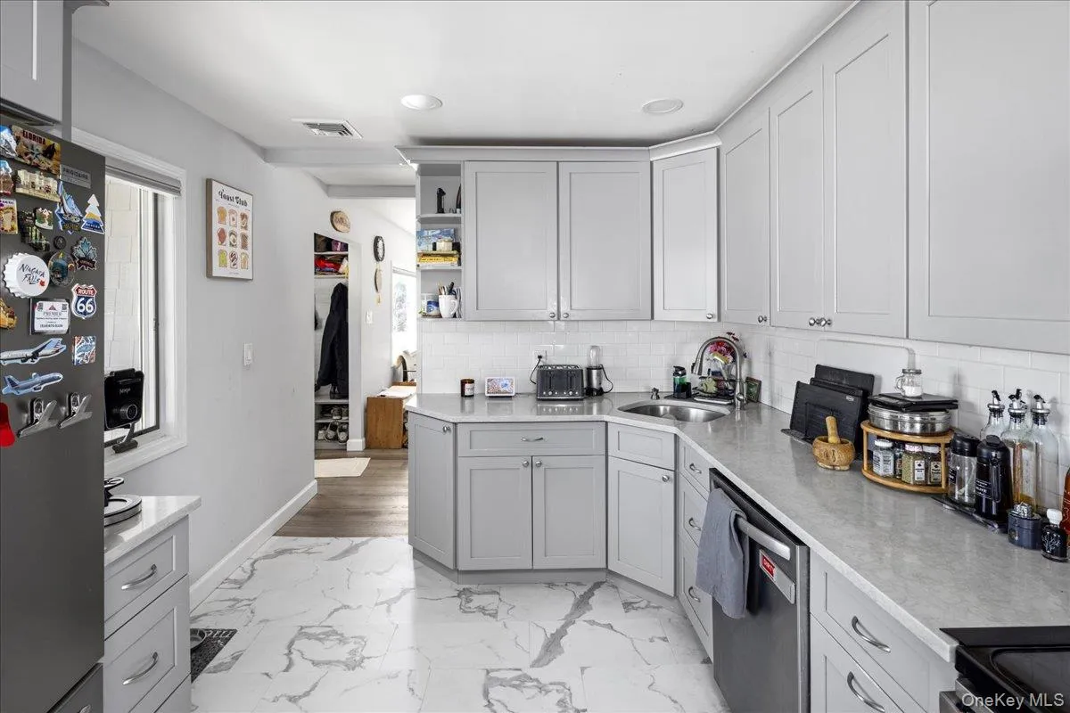 2 Violet Lane, Hempstead, NY, 4 Bedrooms Bedrooms, 8 Rooms Rooms,2 BathroomsBathrooms,Residential,For Rent,Violet,0,957086 2 Violet Lane, Hempstead, NY, 4 Bedrooms Bedrooms, 8 Rooms Rooms,2 BathroomsBathrooms,Residential,For Rent,Violet,0,957086
