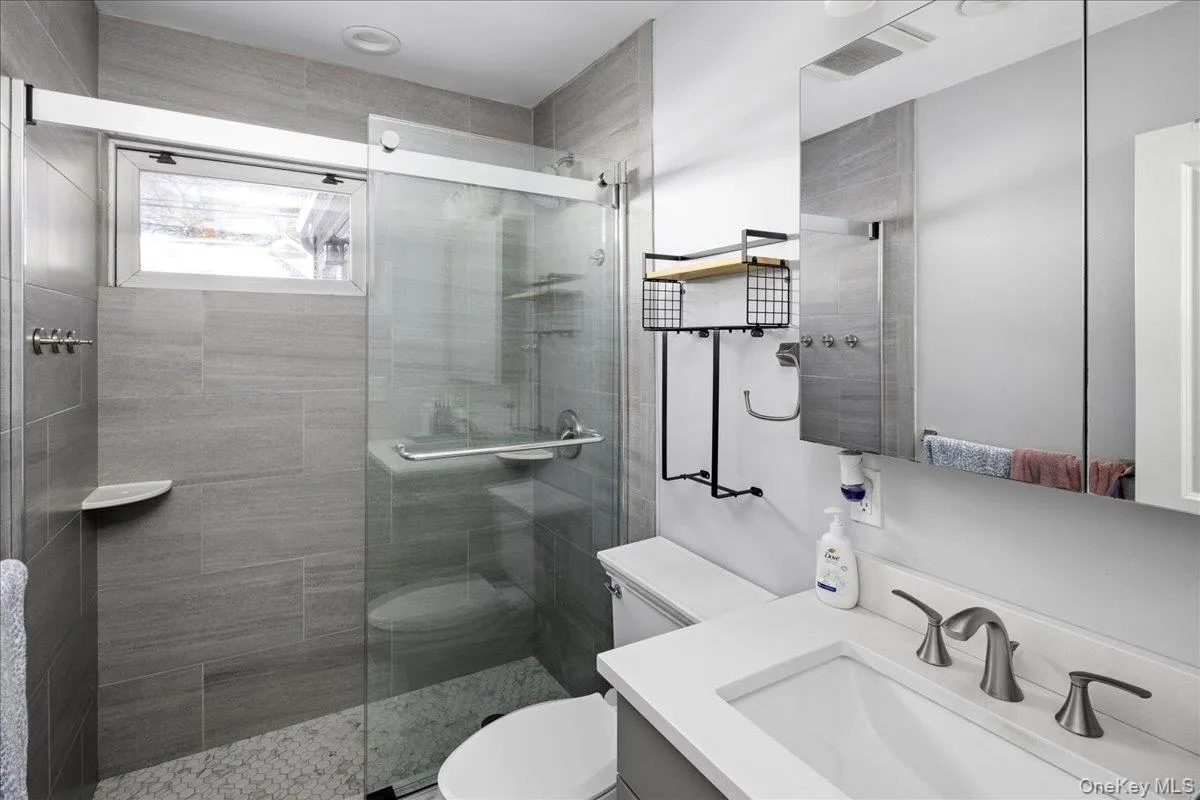 2 Violet Lane, Hempstead, NY, 4 Bedrooms Bedrooms, 8 Rooms Rooms,2 BathroomsBathrooms,Residential,For Rent,Violet,0,957086 2 Violet Lane, Hempstead, NY, 4 Bedrooms Bedrooms, 8 Rooms Rooms,2 BathroomsBathrooms,Residential,For Rent,Violet,0,957086