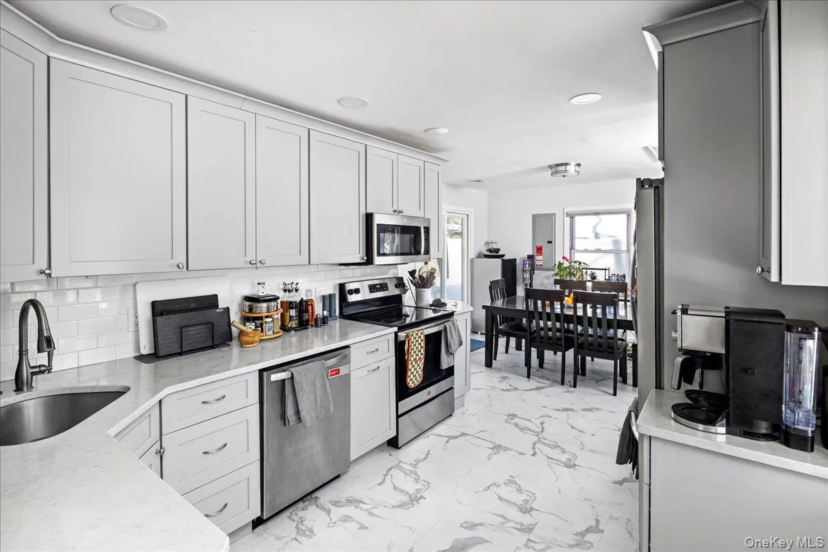 2 Violet Lane, Hempstead, NY, 4 Bedrooms Bedrooms, 8 Rooms Rooms,2 BathroomsBathrooms,Residential,For Rent,Violet,0,957086 2 Violet Lane, Hempstead, NY, 4 Bedrooms Bedrooms, 8 Rooms Rooms,2 BathroomsBathrooms,Residential,For Rent,Violet,0,957086
