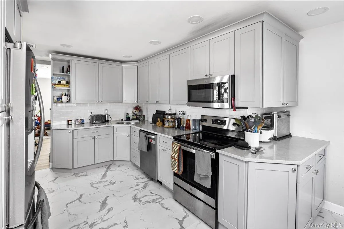 2 Violet Lane, Hempstead, NY, 4 Bedrooms Bedrooms, 8 Rooms Rooms,2 BathroomsBathrooms,Residential,For Rent,Violet,0,957086 2 Violet Lane, Hempstead, NY, 4 Bedrooms Bedrooms, 8 Rooms Rooms,2 BathroomsBathrooms,Residential,For Rent,Violet,0,957086