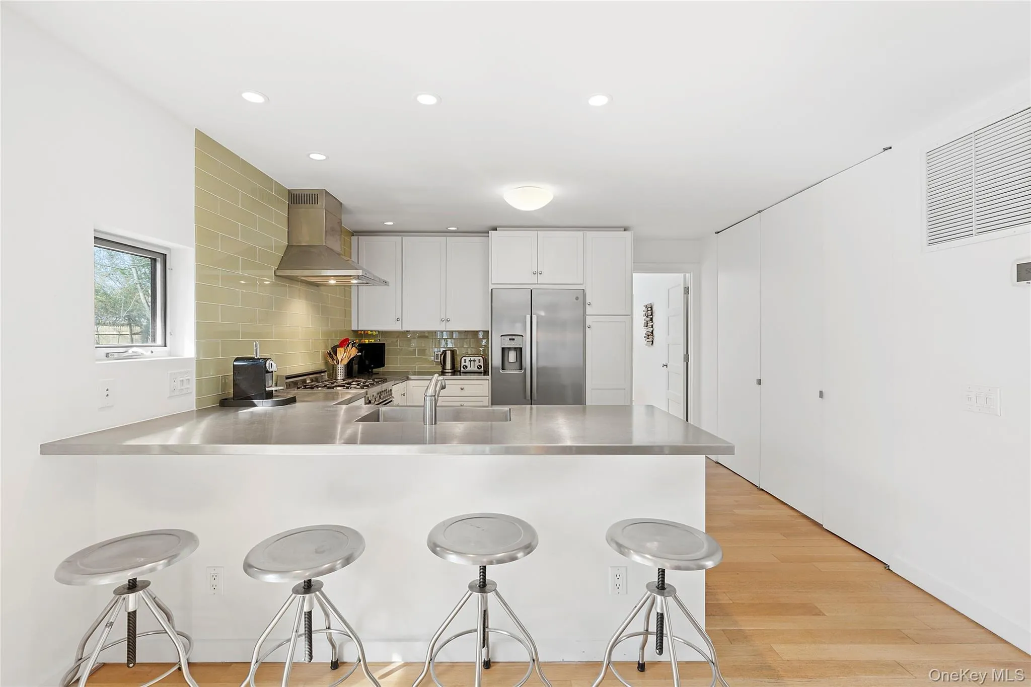 54 Gardiner Drive, East Hampton, NY, 4 Bedrooms Bedrooms, 9 Rooms Rooms,3 BathroomsBathrooms,Residential,For Rent,Gardiner,0,957100 54 Gardiner Drive, East Hampton, NY, 4 Bedrooms Bedrooms, 9 Rooms Rooms,3 BathroomsBathrooms,Residential,For Rent,Gardiner,0,957100