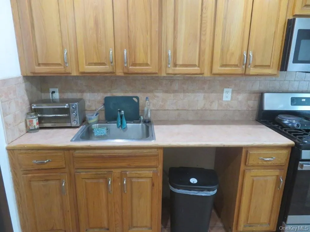 5714 Avenue L, New York, NY, 3 Bedrooms Bedrooms, 7 Rooms Rooms,1 BathroomBathrooms,Residential,For Rent,Avenue L,0,957141 5714 Avenue L, New York, NY, 3 Bedrooms Bedrooms, 7 Rooms Rooms,1 BathroomBathrooms,Residential,For Rent,Avenue L,0,957141
