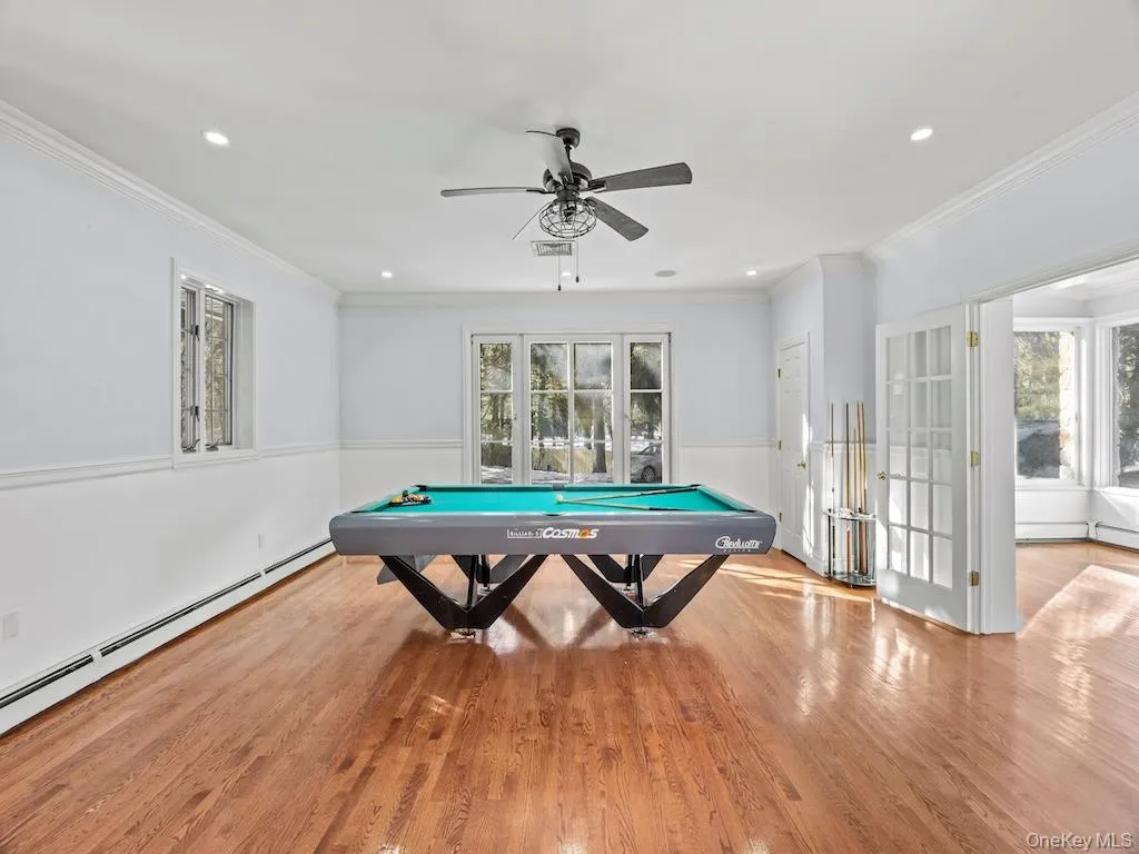 Great room/den, flexible space for both daily lounging and hosting guests. Great room/den, flexible space for both daily lounging and hosting guests.