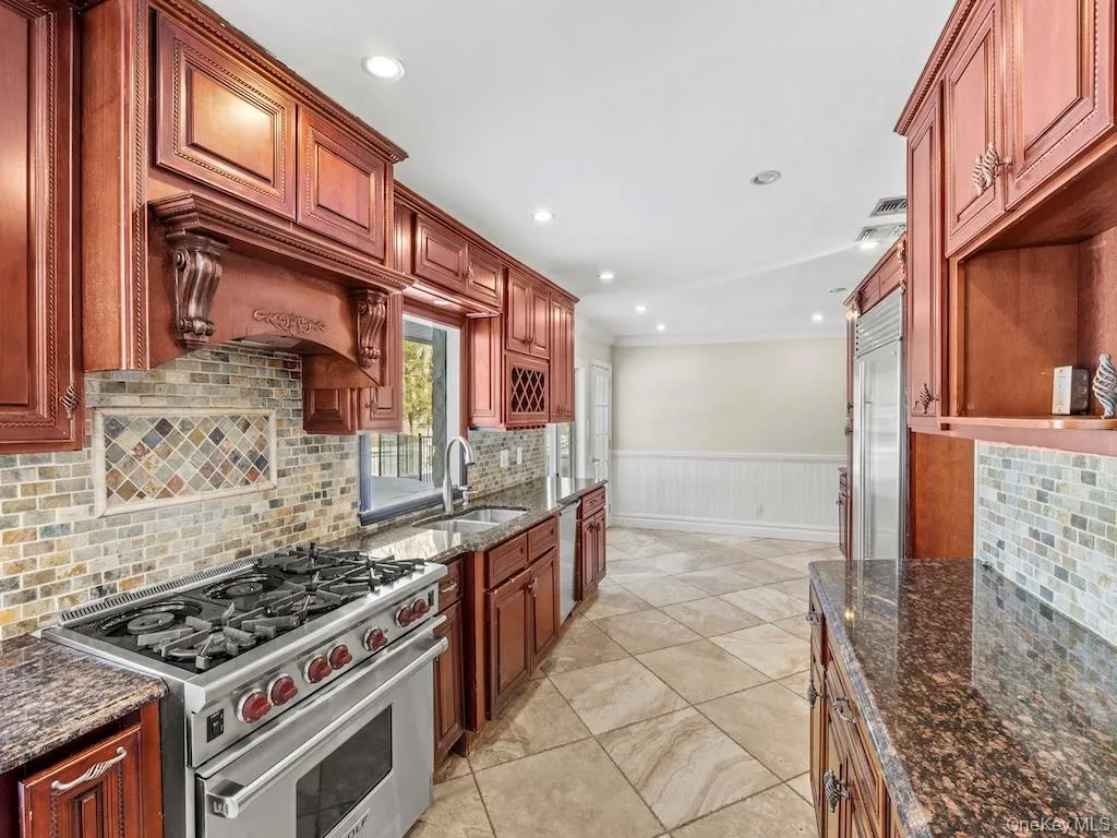 Custom kitchen designs featuring multiple cabinets for ample storage, high-end appliances, and premium materials. Granite Countertop, Kitchen Island, Breakfast area Custom kitchen designs featuring multiple cabinets for ample storage, high-end appliances, and premium materials. Granite Countertop, Kitchen Island, Breakfast area