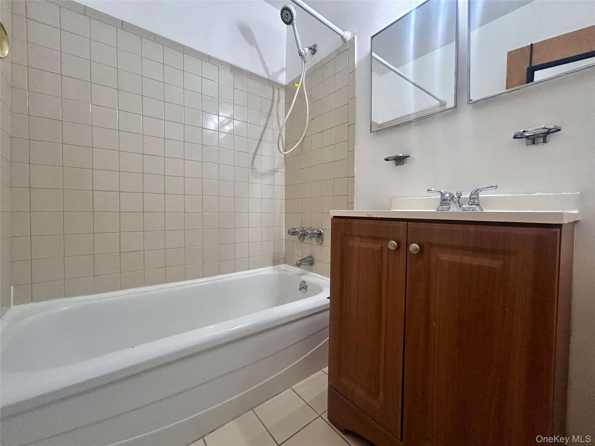 Full Bathroom Full Bathroom