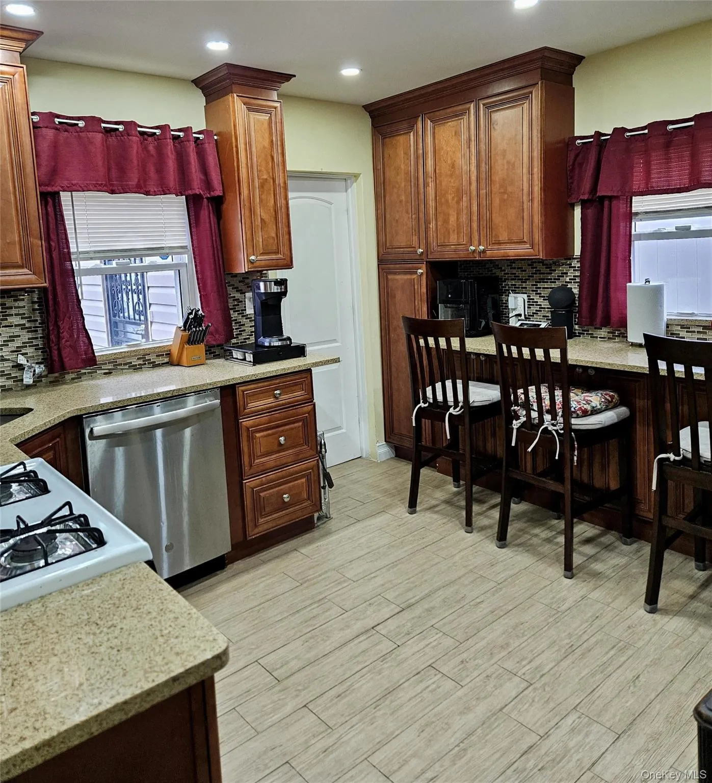 4734 206th Street, New York, NY, 2 Bedrooms Bedrooms, 5 Rooms Rooms,1 BathroomBathrooms,Residential,For Rent,206th,0,957193 4734 206th Street, New York, NY, 2 Bedrooms Bedrooms, 5 Rooms Rooms,1 BathroomBathrooms,Residential,For Rent,206th,0,957193