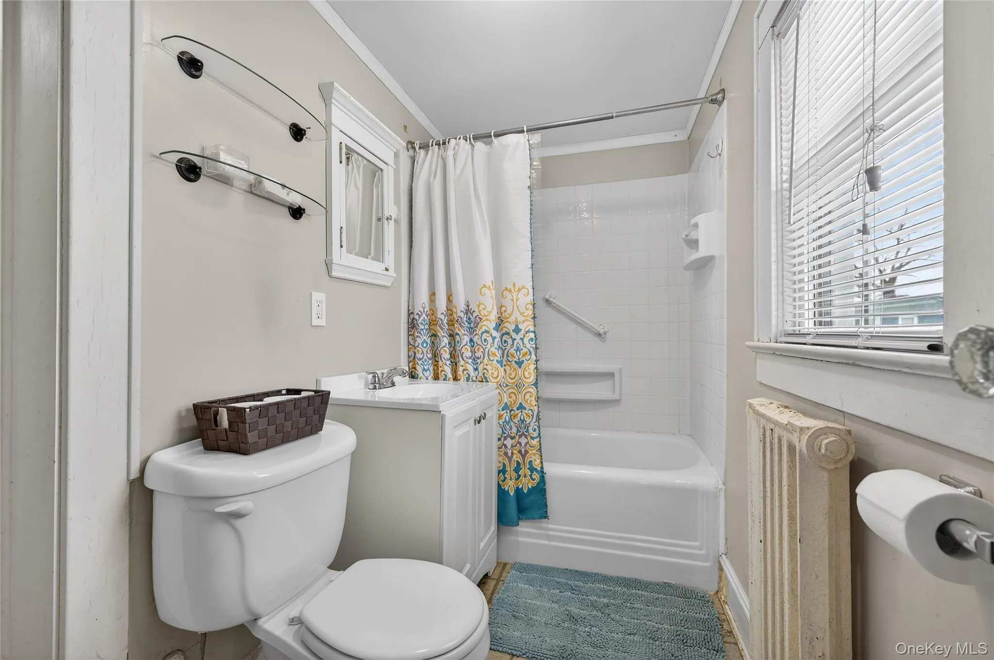 Full bath on the second floor. Full bath on the second floor.
