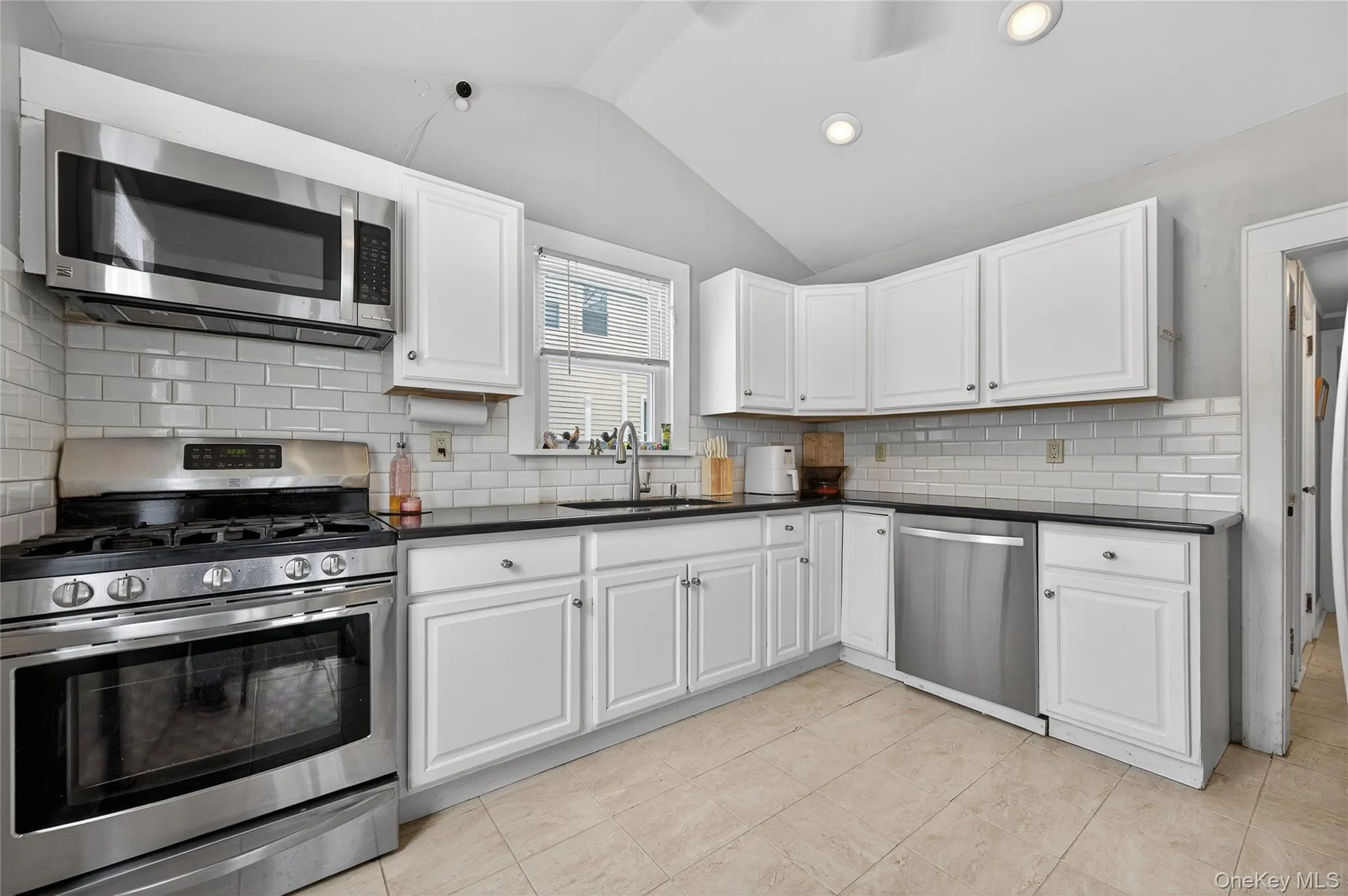 Spotless Kitchen with nice white cabinetry, stainless steel applicances and access to the side yard. Spotless Kitchen with nice white cabinetry, stainless steel applicances and access to the side yard.