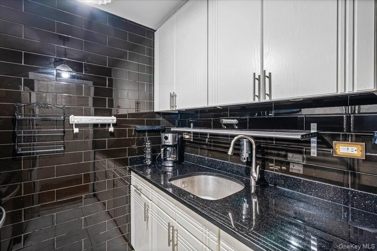 18-05 215th Street, New York, NY, 1 Bedroom Bedrooms, 3 Rooms Rooms,1 BathroomBathrooms,Residential,For Rent,215th,0,957227 18-05 215th Street, New York, NY, 1 Bedroom Bedrooms, 3 Rooms Rooms,1 BathroomBathrooms,Residential,For Rent,215th,0,957227
