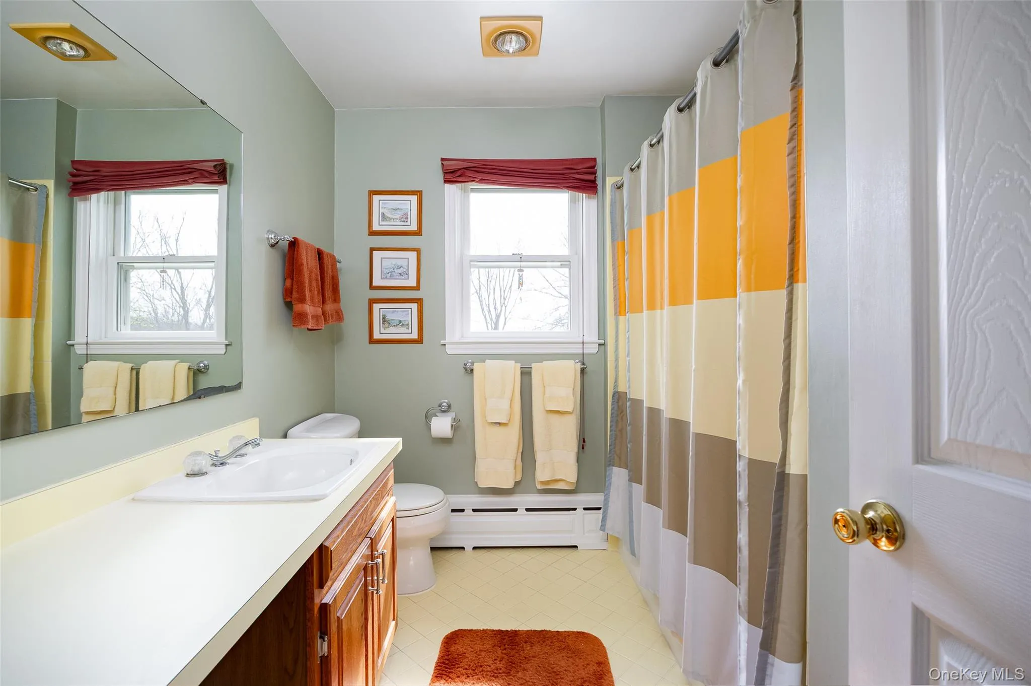 Full bathroom Full bathroom