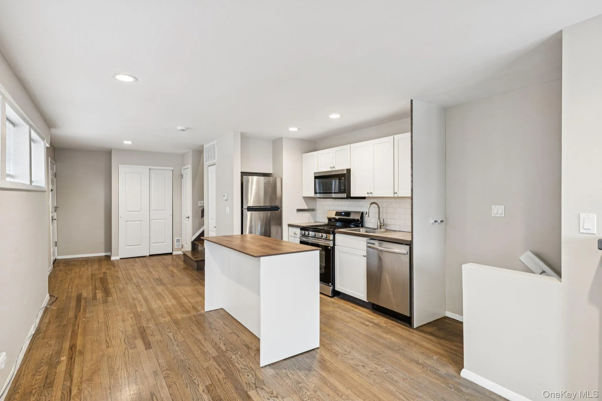 60 Marwood Road, North Hempstead, NY, 2 Bedrooms Bedrooms, 7 Rooms Rooms,3 BathroomsBathrooms,Residential Lease,For Rent,Marwood,0,957288 60 Marwood Road, North Hempstead, NY, 2 Bedrooms Bedrooms, 7 Rooms Rooms,3 BathroomsBathrooms,Residential Lease,For Rent,Marwood,0,957288