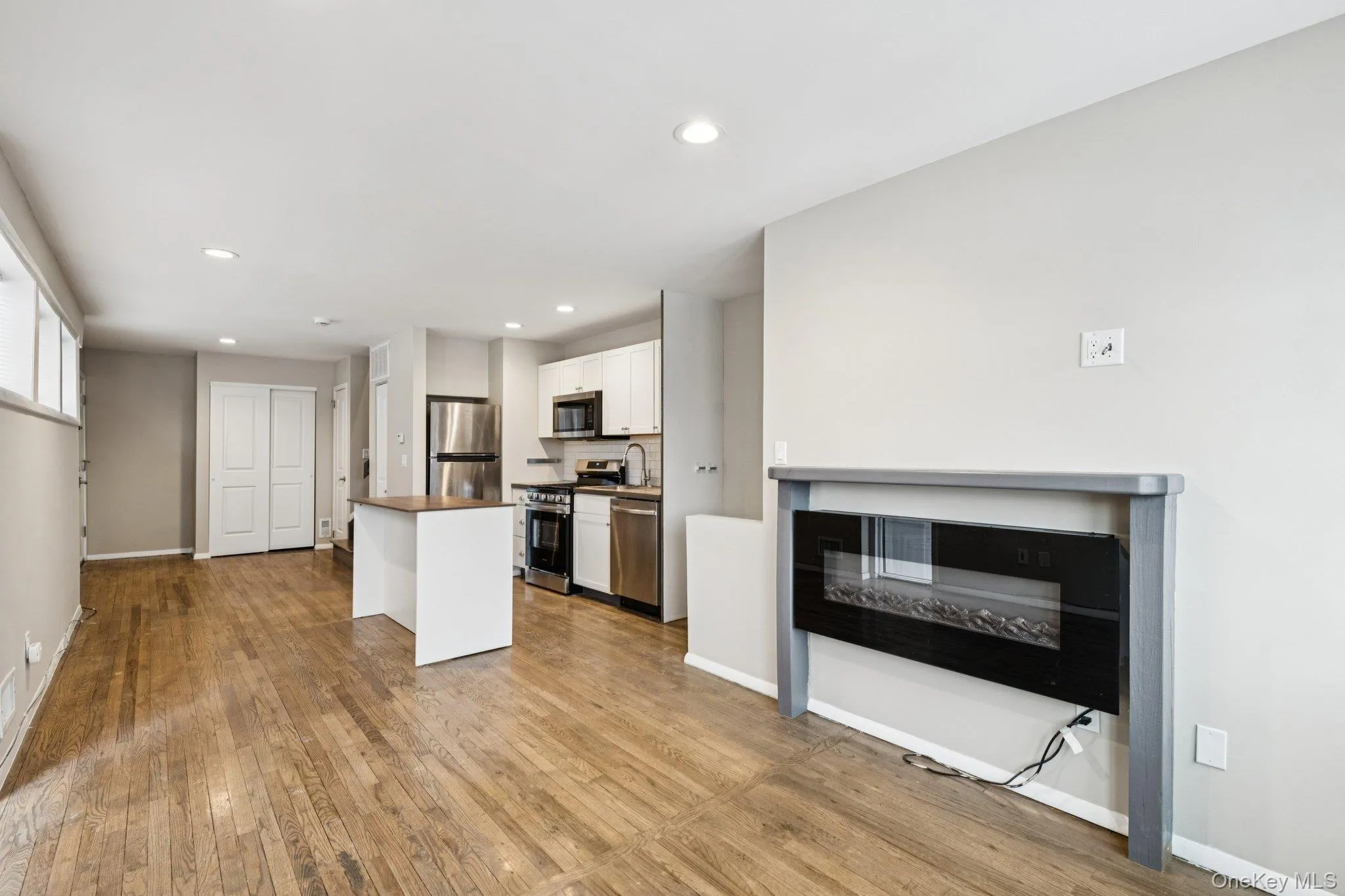 60 Marwood Road, North Hempstead, NY, 2 Bedrooms Bedrooms, 7 Rooms Rooms,3 BathroomsBathrooms,Residential Lease,For Rent,Marwood,0,957288 60 Marwood Road, North Hempstead, NY, 2 Bedrooms Bedrooms, 7 Rooms Rooms,3 BathroomsBathrooms,Residential Lease,For Rent,Marwood,0,957288