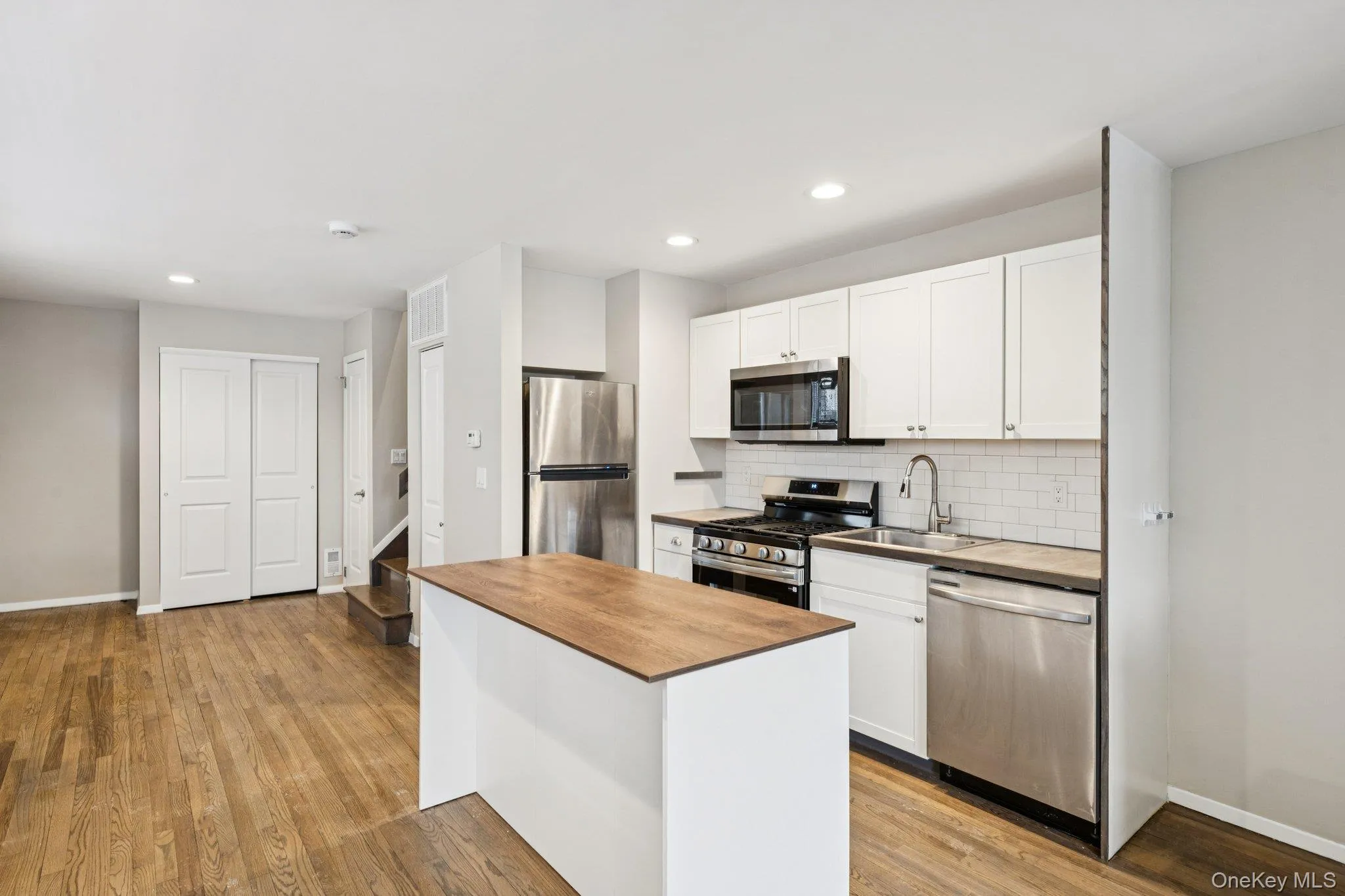 60 Marwood Road, North Hempstead, NY, 2 Bedrooms Bedrooms, 7 Rooms Rooms,3 BathroomsBathrooms,Residential Lease,For Rent,Marwood,0,957288 60 Marwood Road, North Hempstead, NY, 2 Bedrooms Bedrooms, 7 Rooms Rooms,3 BathroomsBathrooms,Residential Lease,For Rent,Marwood,0,957288