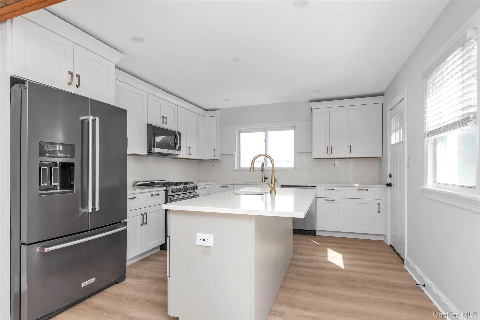 71 Haven Avenue, North Hempstead, NY, 3 Bedrooms Bedrooms, 9 Rooms Rooms,3 BathroomsBathrooms,Residential Lease,For Rent,Haven,0,957410 71 Haven Avenue, North Hempstead, NY, 3 Bedrooms Bedrooms, 9 Rooms Rooms,3 BathroomsBathrooms,Residential Lease,For Rent,Haven,0,957410