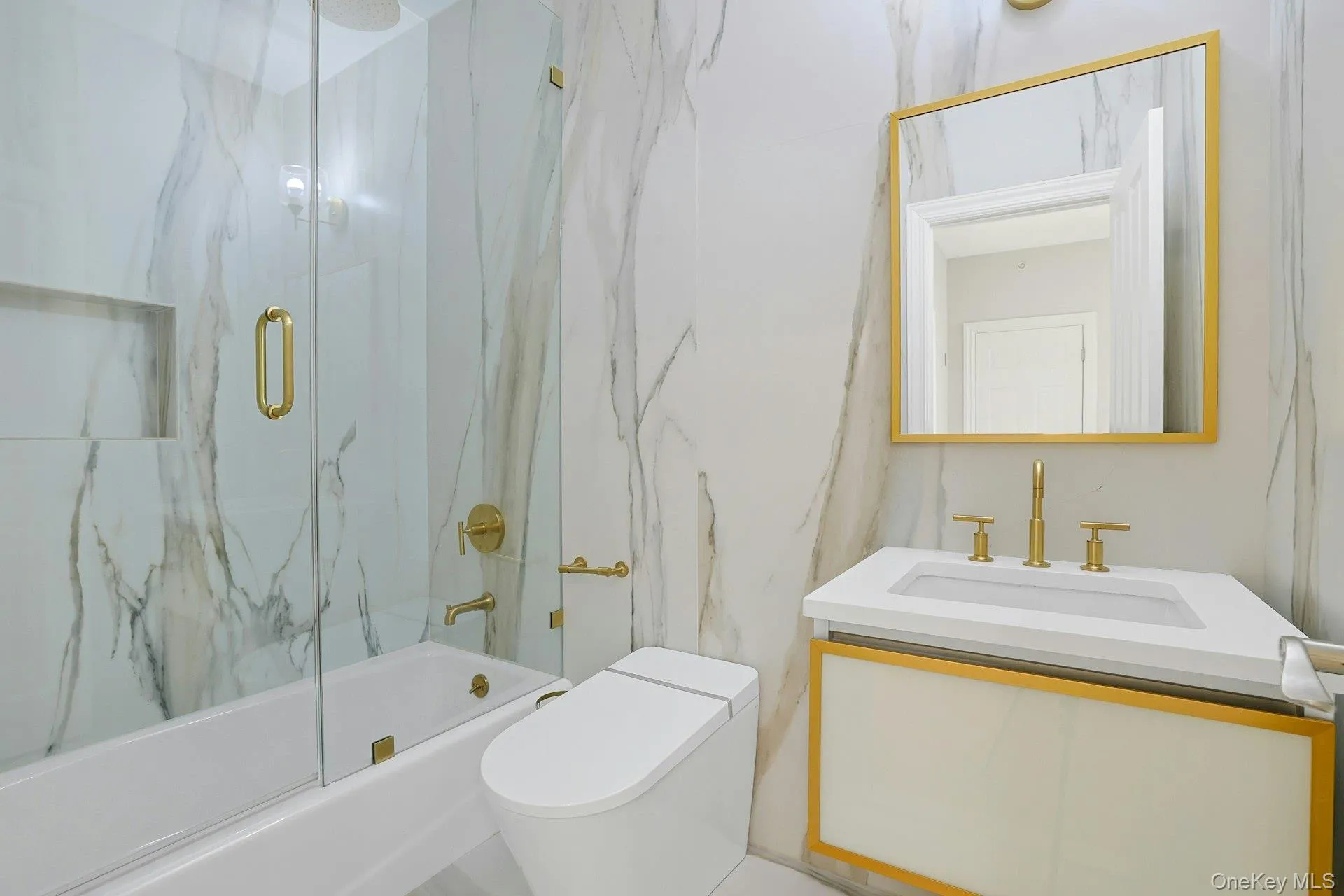 Yes...A Full Bath Upstairs Makes All That Space Useful! Yes...A Full Bath Upstairs Makes All That Space Useful!