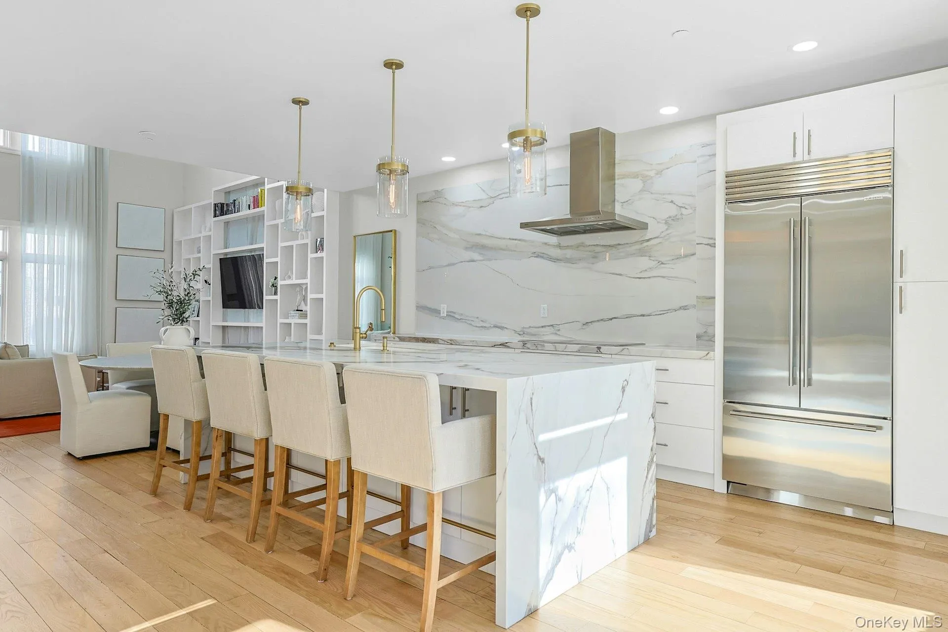 Gleaming, Tasteful & Tasty! Get Cookin'! Gleaming, Tasteful & Tasty! Get Cookin'!