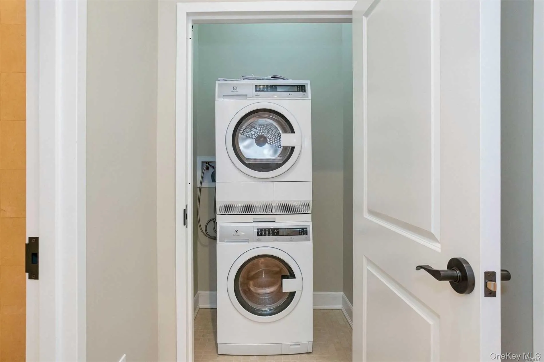 10 Wall Street, Huntington, NY, 1 Bedroom Bedrooms, 3 Rooms Rooms,1 BathroomBathrooms,Residential Lease,For Rent,Wall,0,957473 10 Wall Street, Huntington, NY, 1 Bedroom Bedrooms, 3 Rooms Rooms,1 BathroomBathrooms,Residential Lease,For Rent,Wall,0,957473