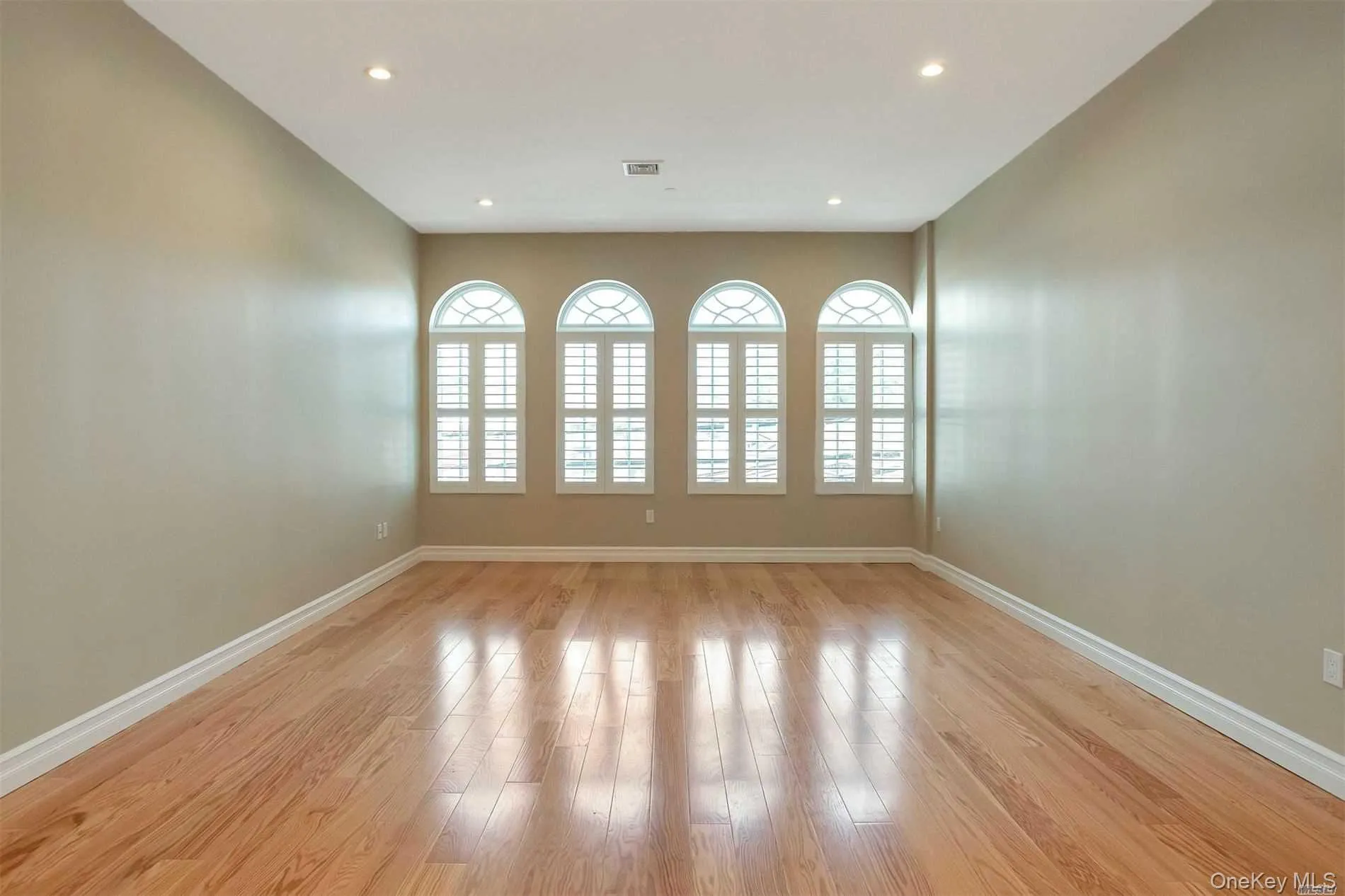 10 Wall Street, Huntington, NY, 1 Bedroom Bedrooms, 3 Rooms Rooms,1 BathroomBathrooms,Residential Lease,For Rent,Wall,0,957473 10 Wall Street, Huntington, NY, 1 Bedroom Bedrooms, 3 Rooms Rooms,1 BathroomBathrooms,Residential Lease,For Rent,Wall,0,957473