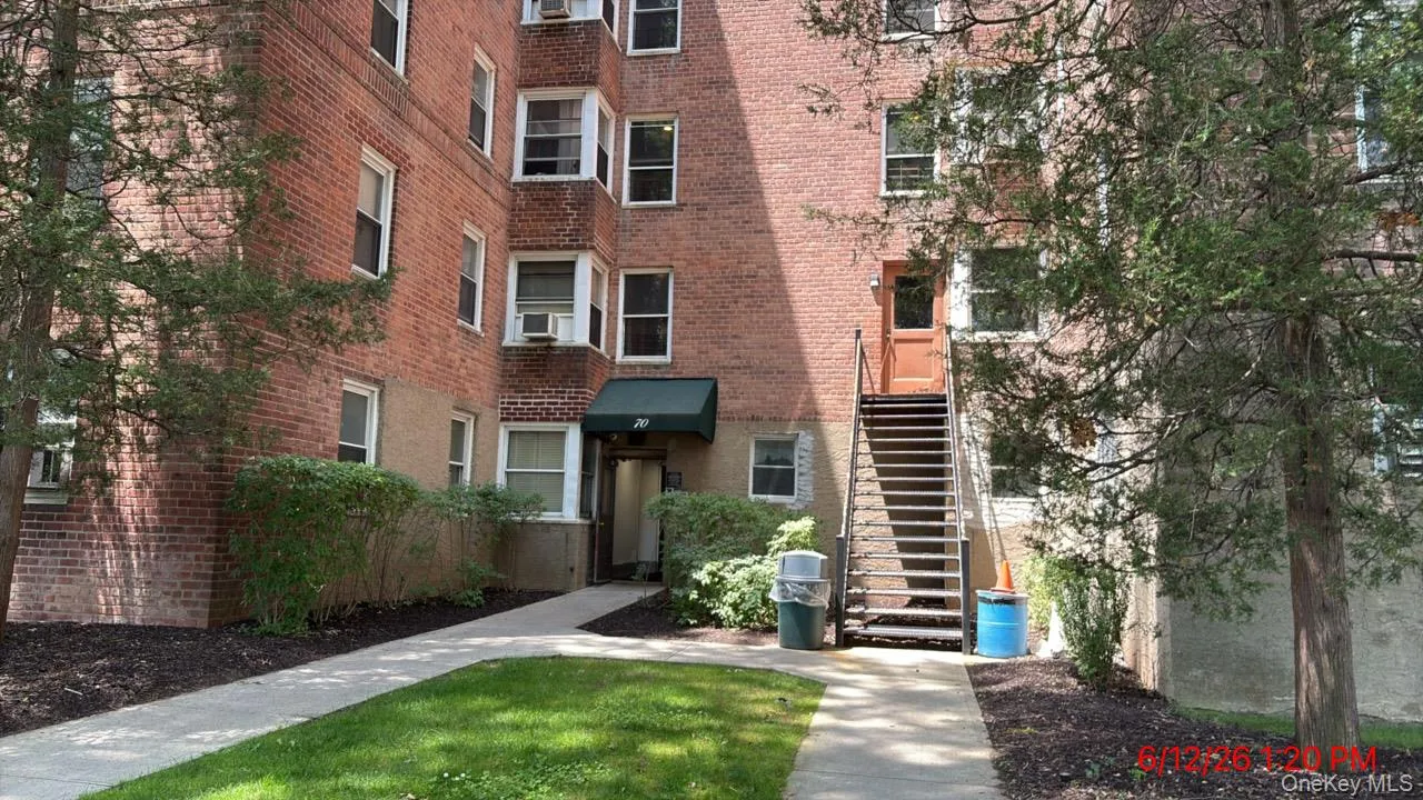70 Locust Avenue, New Rochelle, NY, 1 Bedroom Bedrooms, 3 Rooms Rooms,1 BathroomBathrooms,Residential,For Rent,Locust,0,957530 70 Locust Avenue, New Rochelle, NY, 1 Bedroom Bedrooms, 3 Rooms Rooms,1 BathroomBathrooms,Residential,For Rent,Locust,0,957530