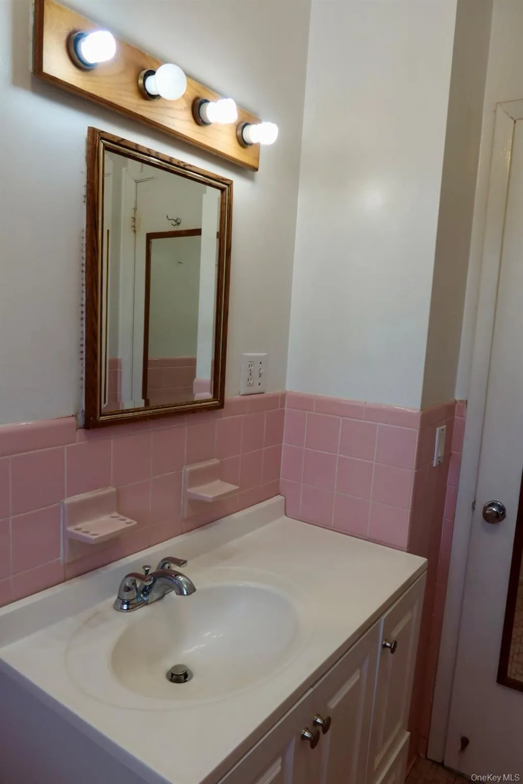 76 Beverly Road, Mount Kisco, NY, 4 Bedrooms Bedrooms, 6 Rooms Rooms,2 BathroomsBathrooms,Residential,For Rent,Beverly,0,957556 76 Beverly Road, Mount Kisco, NY, 4 Bedrooms Bedrooms, 6 Rooms Rooms,2 BathroomsBathrooms,Residential,For Rent,Beverly,0,957556