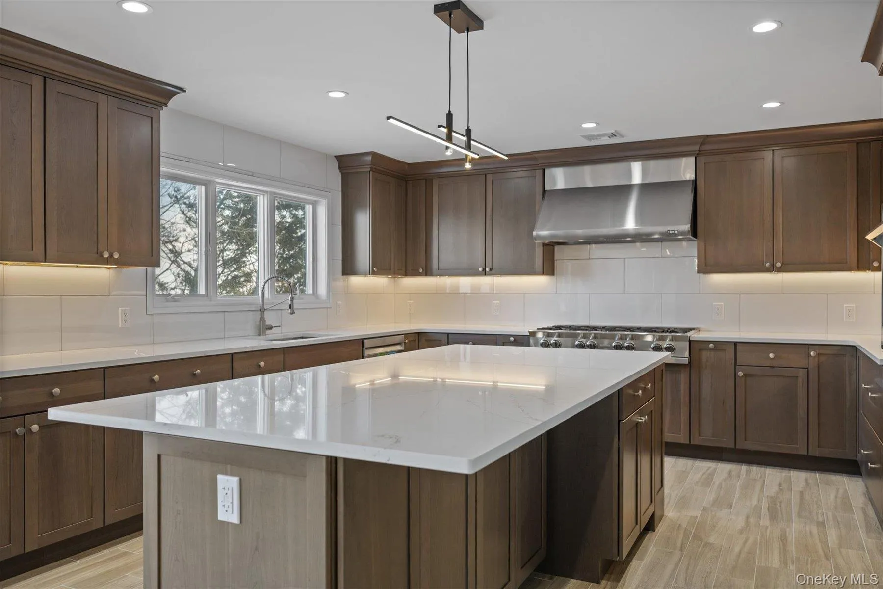 Huge Center Island perfect for Prepping or entertaining Huge Center Island perfect for Prepping or entertaining