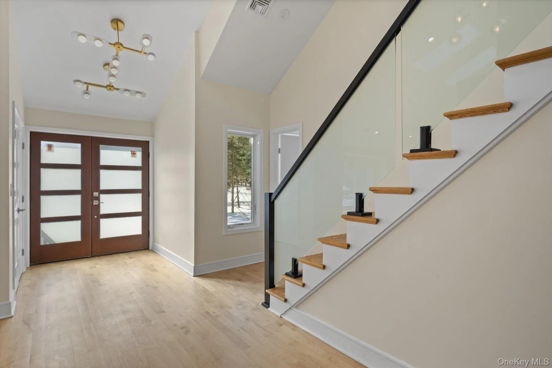 Beautiful front Entrance Foyer Beautiful front Entrance Foyer