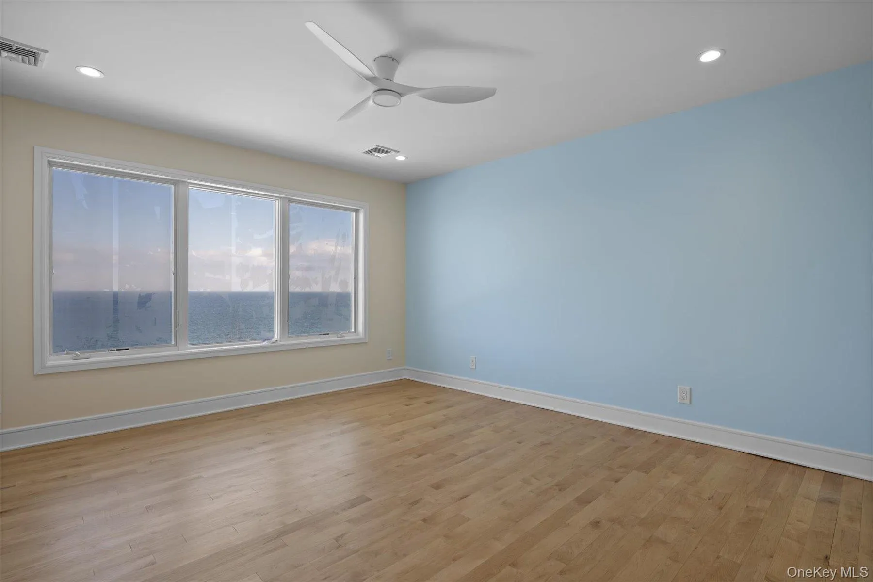 2nd bedroom with amazing waterviews 2nd bedroom with amazing waterviews