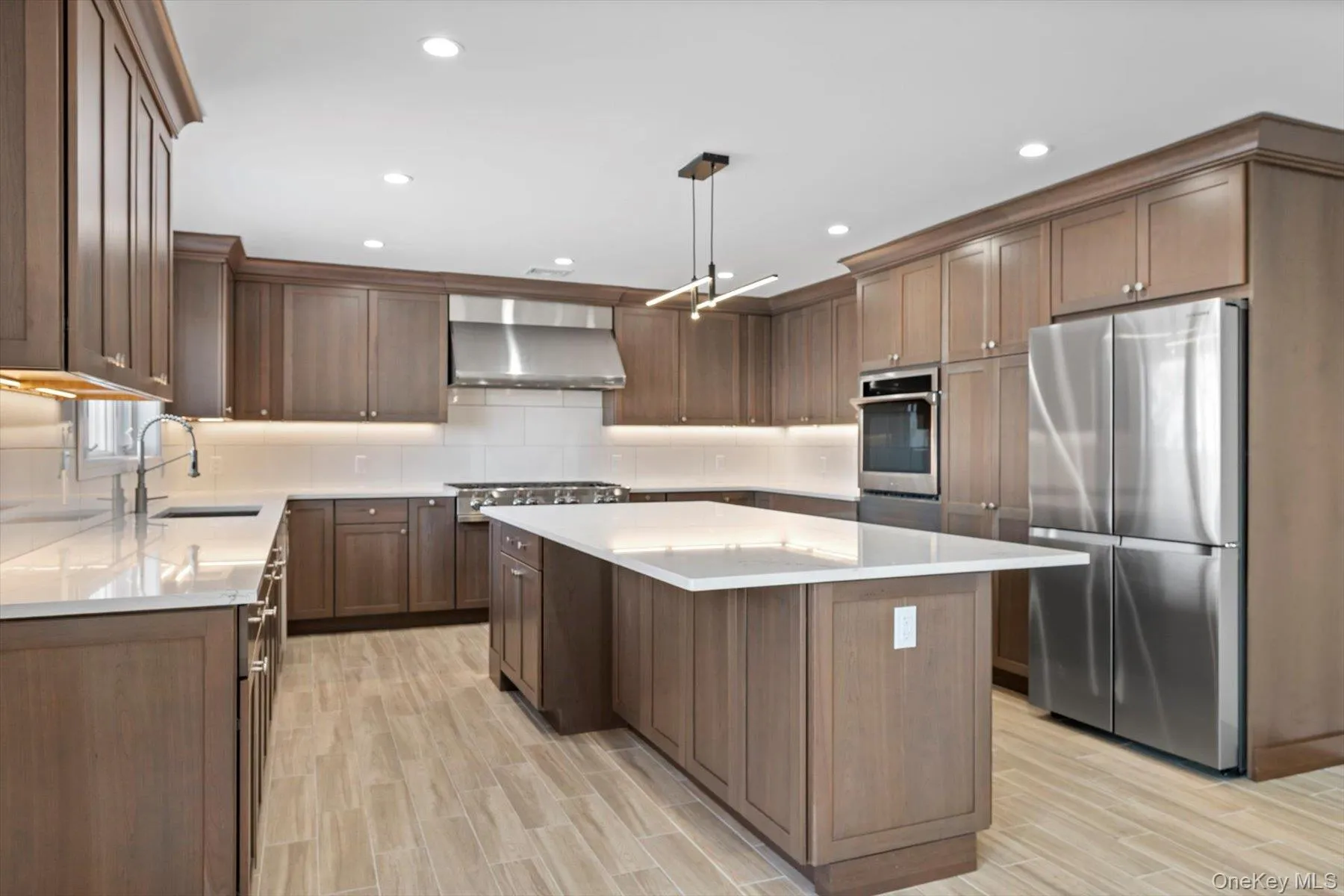 Brand New Gourmet Eat in Kitchen Brand New Gourmet Eat in Kitchen