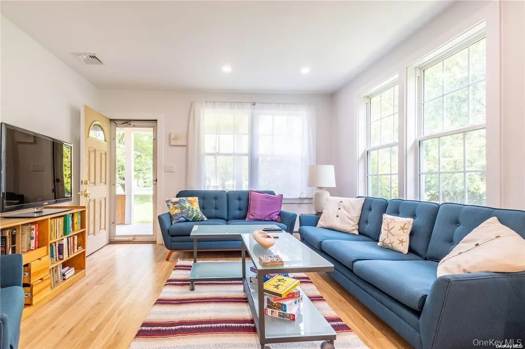 30 Vail Avenue, Southampton, NY, 3 Bedrooms Bedrooms, 6 Rooms Rooms,2 BathroomsBathrooms,Residential Lease,For Rent,Vail,0,957596 30 Vail Avenue, Southampton, NY, 3 Bedrooms Bedrooms, 6 Rooms Rooms,2 BathroomsBathrooms,Residential Lease,For Rent,Vail,0,957596