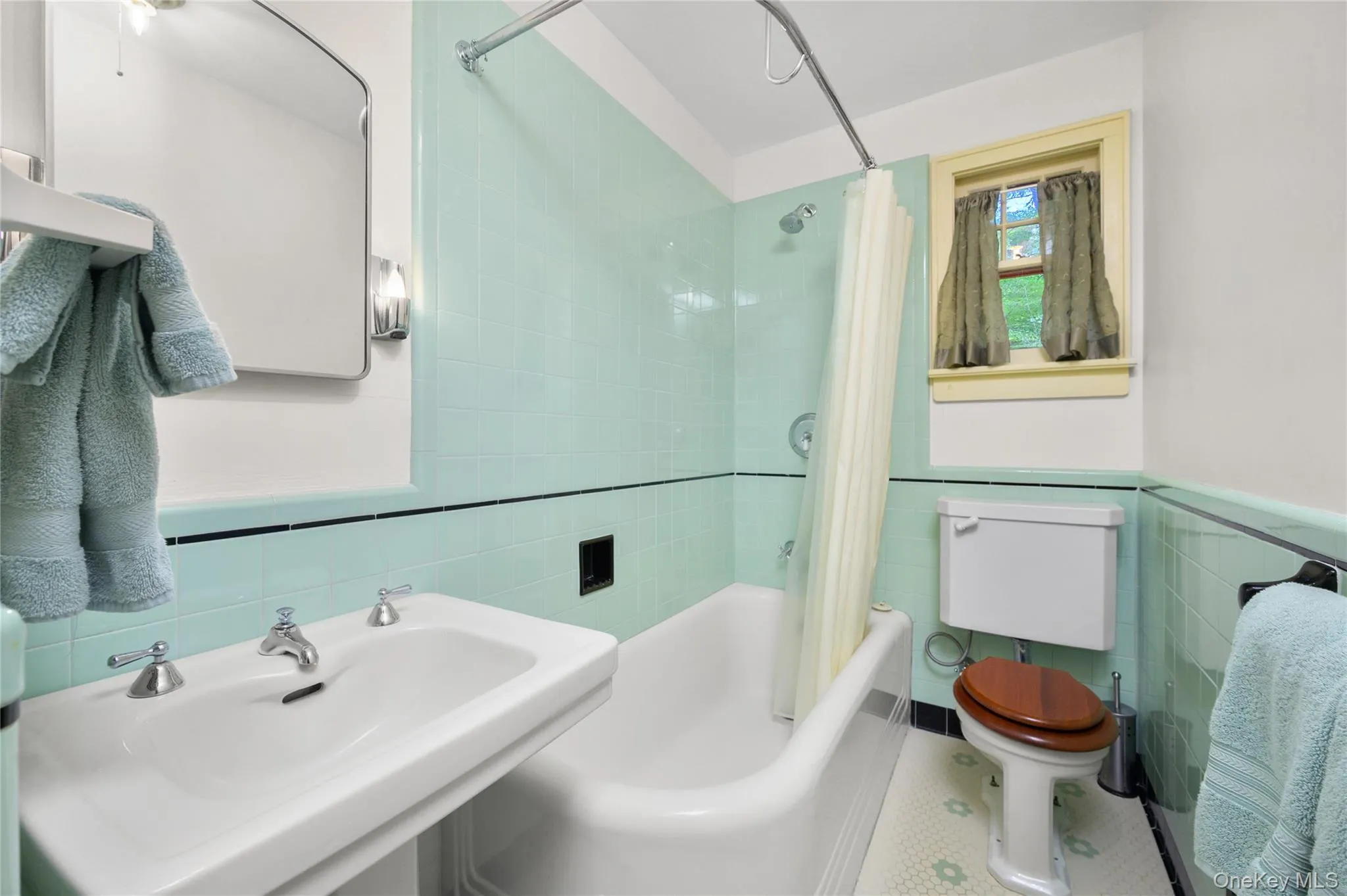 Main Level Bathroom Main Level Bathroom