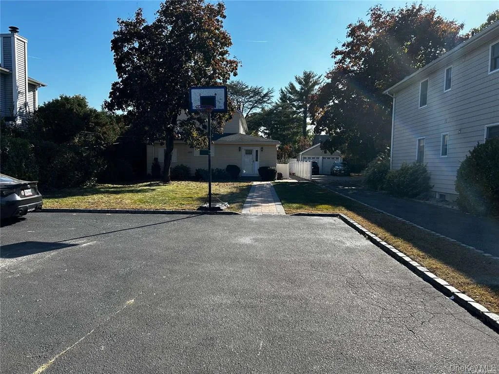 148 Hillside Avenue, North Hempstead, NY, 2 Bedrooms Bedrooms, 6 Rooms Rooms,1 BathroomBathrooms,Residential Lease,For Rent,Hillside,0,957704 148 Hillside Avenue, North Hempstead, NY, 2 Bedrooms Bedrooms, 6 Rooms Rooms,1 BathroomBathrooms,Residential Lease,For Rent,Hillside,0,957704