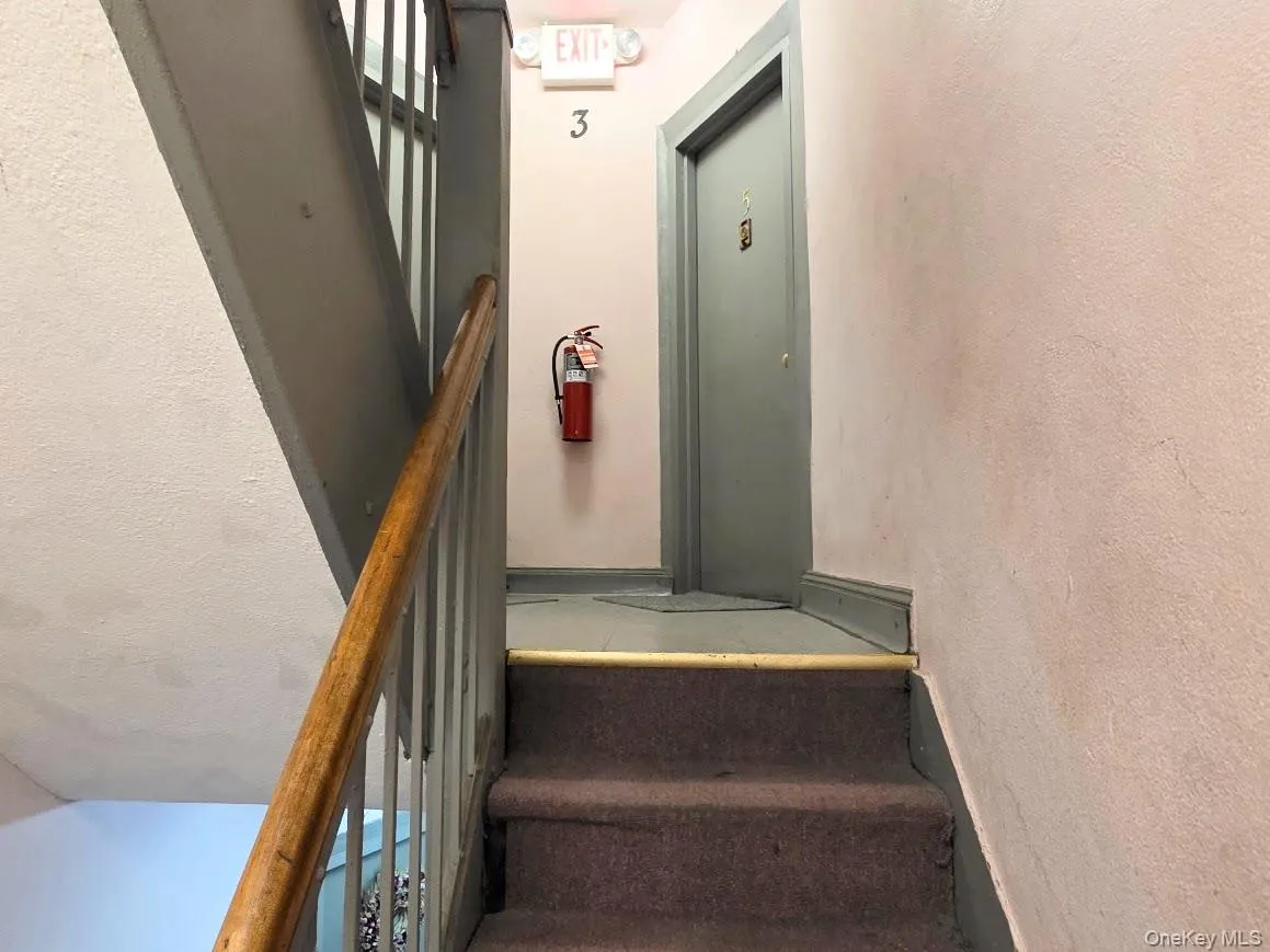 2 easy flights leading to Apartment 5 on the 3rd floor. 2 easy flights leading to Apartment 5 on the 3rd floor.