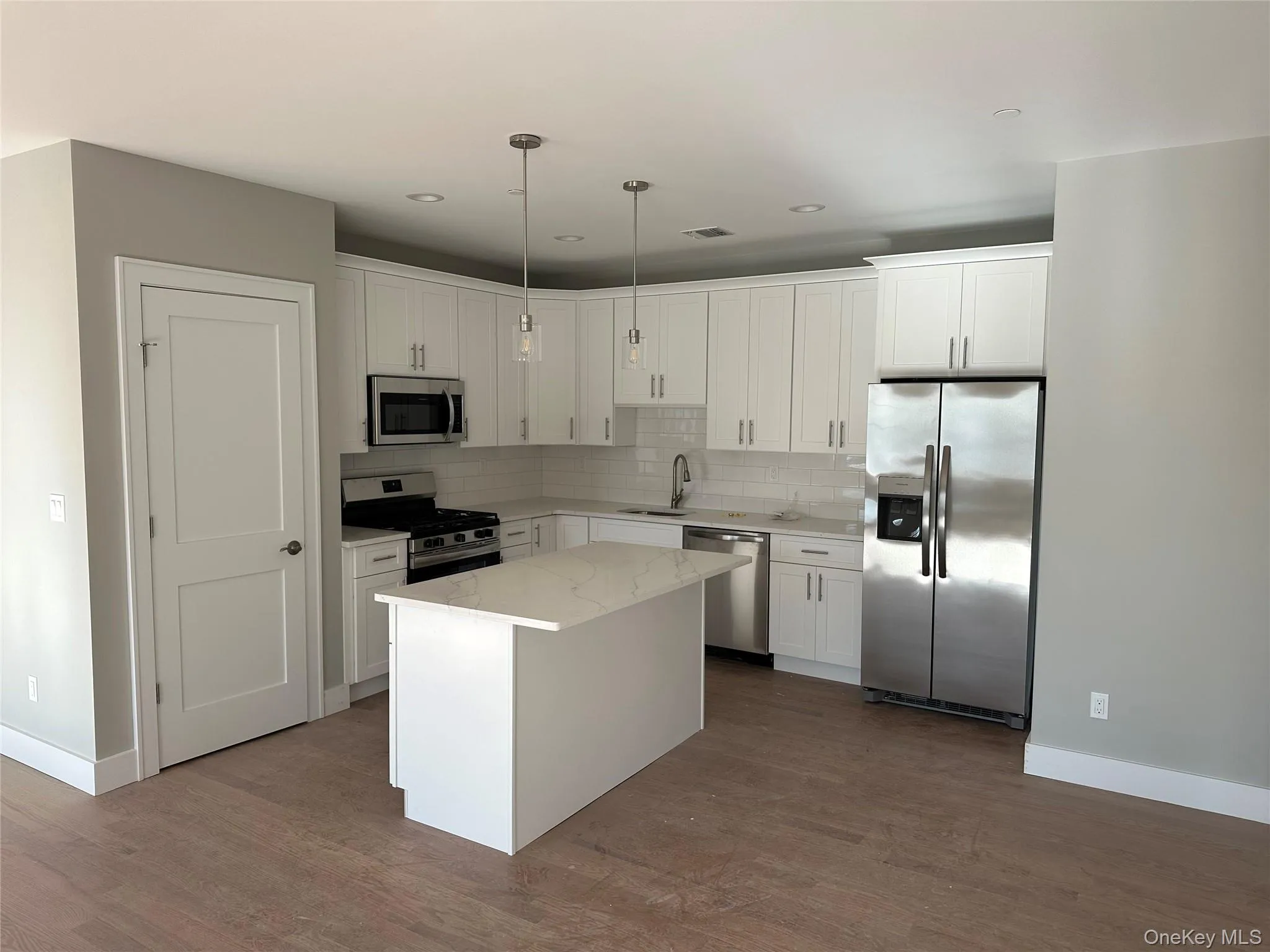 400 Oak Street, Babylon, NY, 2 Bedrooms Bedrooms, 4 Rooms Rooms,1 BathroomBathrooms,Residential Lease,For Rent,Oak,0,957733 400 Oak Street, Babylon, NY, 2 Bedrooms Bedrooms, 4 Rooms Rooms,1 BathroomBathrooms,Residential Lease,For Rent,Oak,0,957733