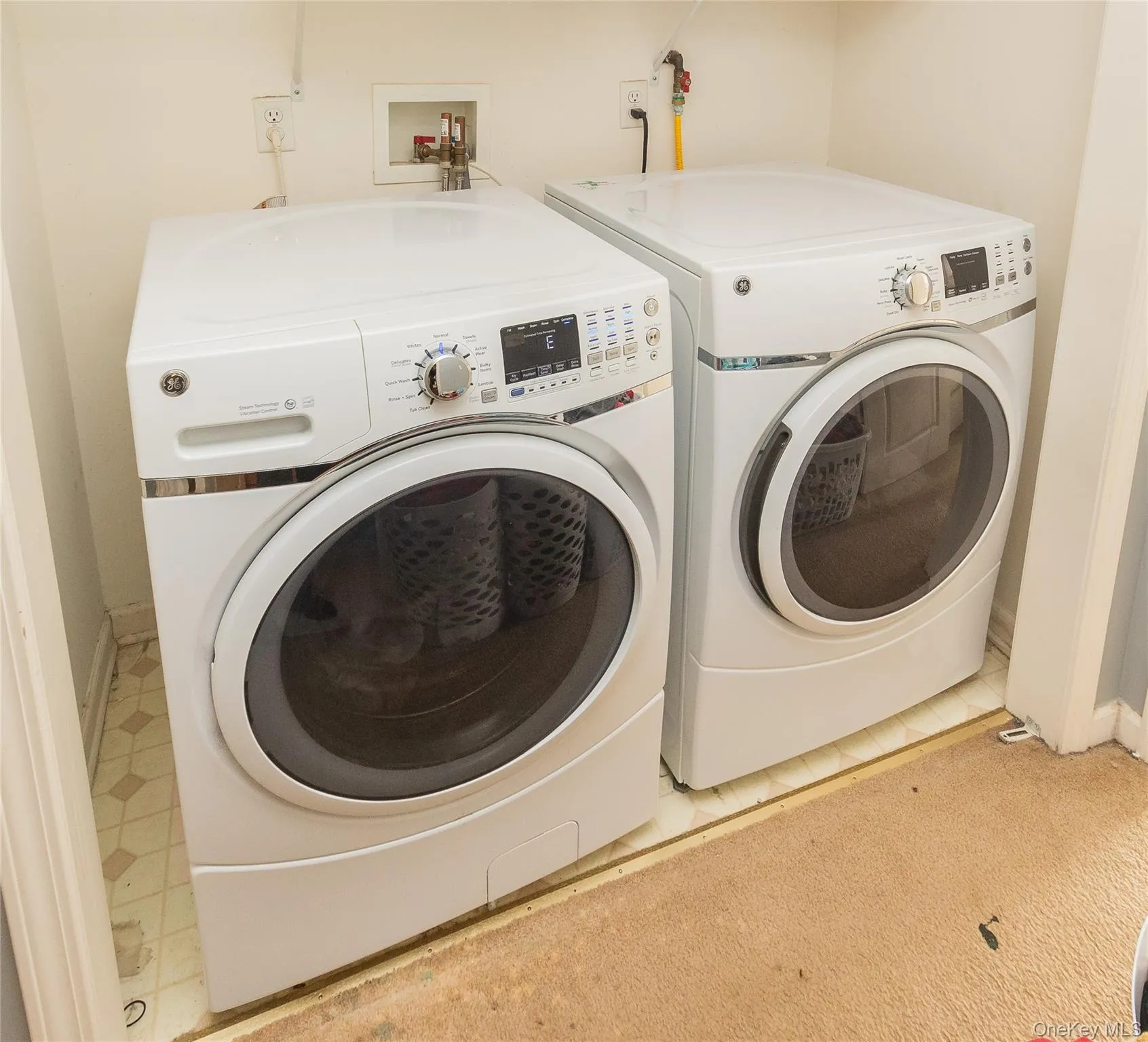 Washer and dryer Washer and dryer
