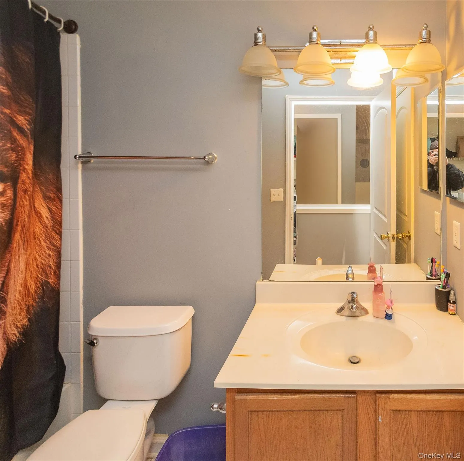 Second floor full bathroom Second floor full bathroom