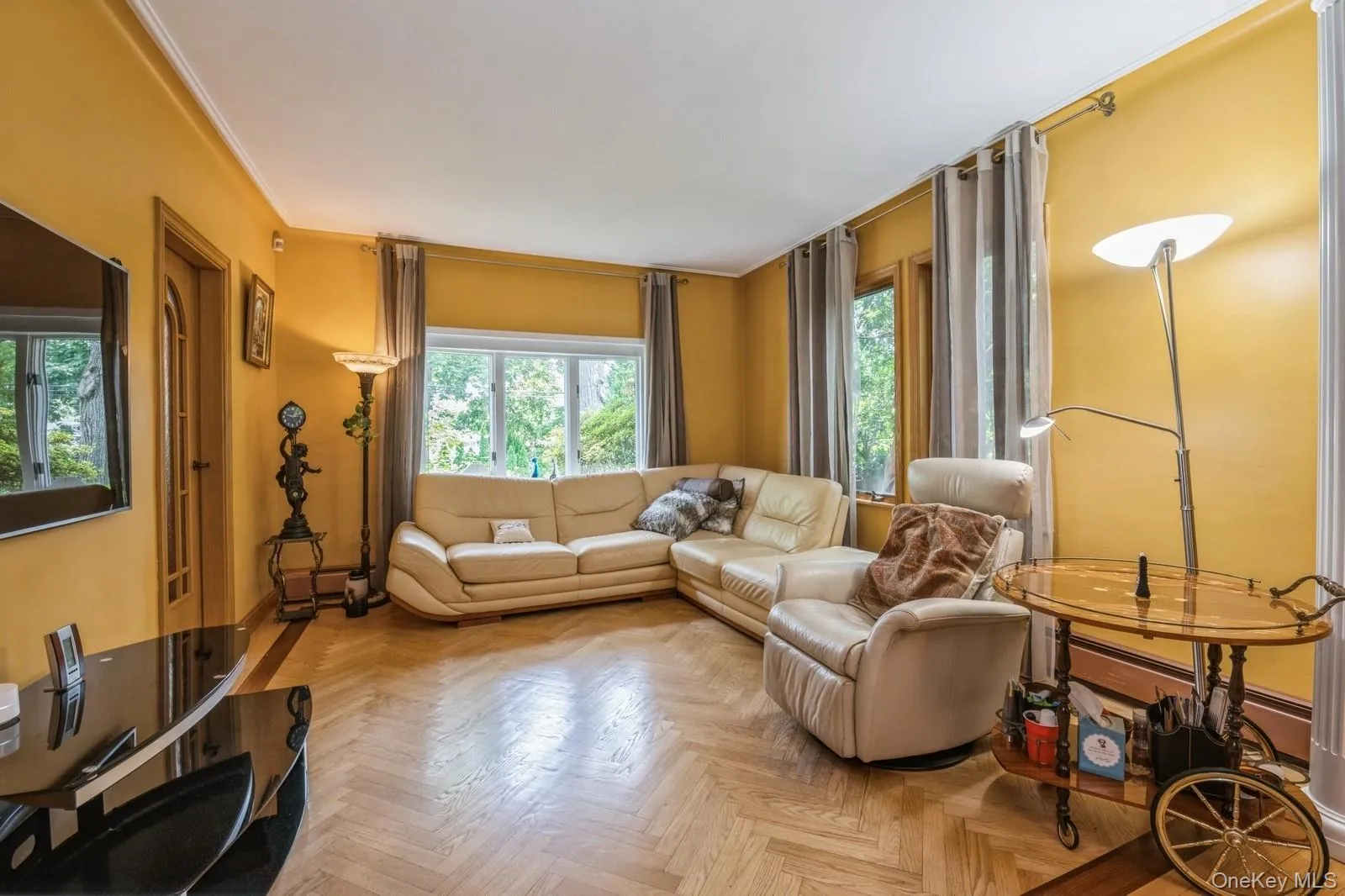 19615 Como Avenue, New York, NY, 4 Bedrooms Bedrooms, 9 Rooms Rooms,2 BathroomsBathrooms,Residential Lease,For Rent,Como,0,957963 19615 Como Avenue, New York, NY, 4 Bedrooms Bedrooms, 9 Rooms Rooms,2 BathroomsBathrooms,Residential Lease,For Rent,Como,0,957963