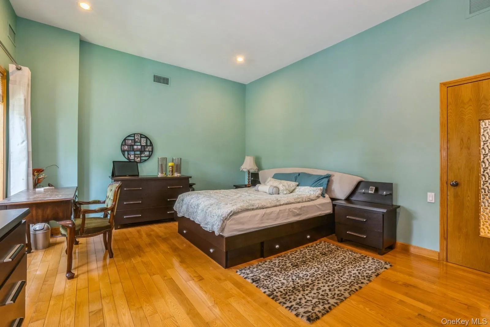 19615 Como Avenue, New York, NY, 4 Bedrooms Bedrooms, 9 Rooms Rooms,2 BathroomsBathrooms,Residential Lease,For Rent,Como,0,957963 19615 Como Avenue, New York, NY, 4 Bedrooms Bedrooms, 9 Rooms Rooms,2 BathroomsBathrooms,Residential Lease,For Rent,Como,0,957963